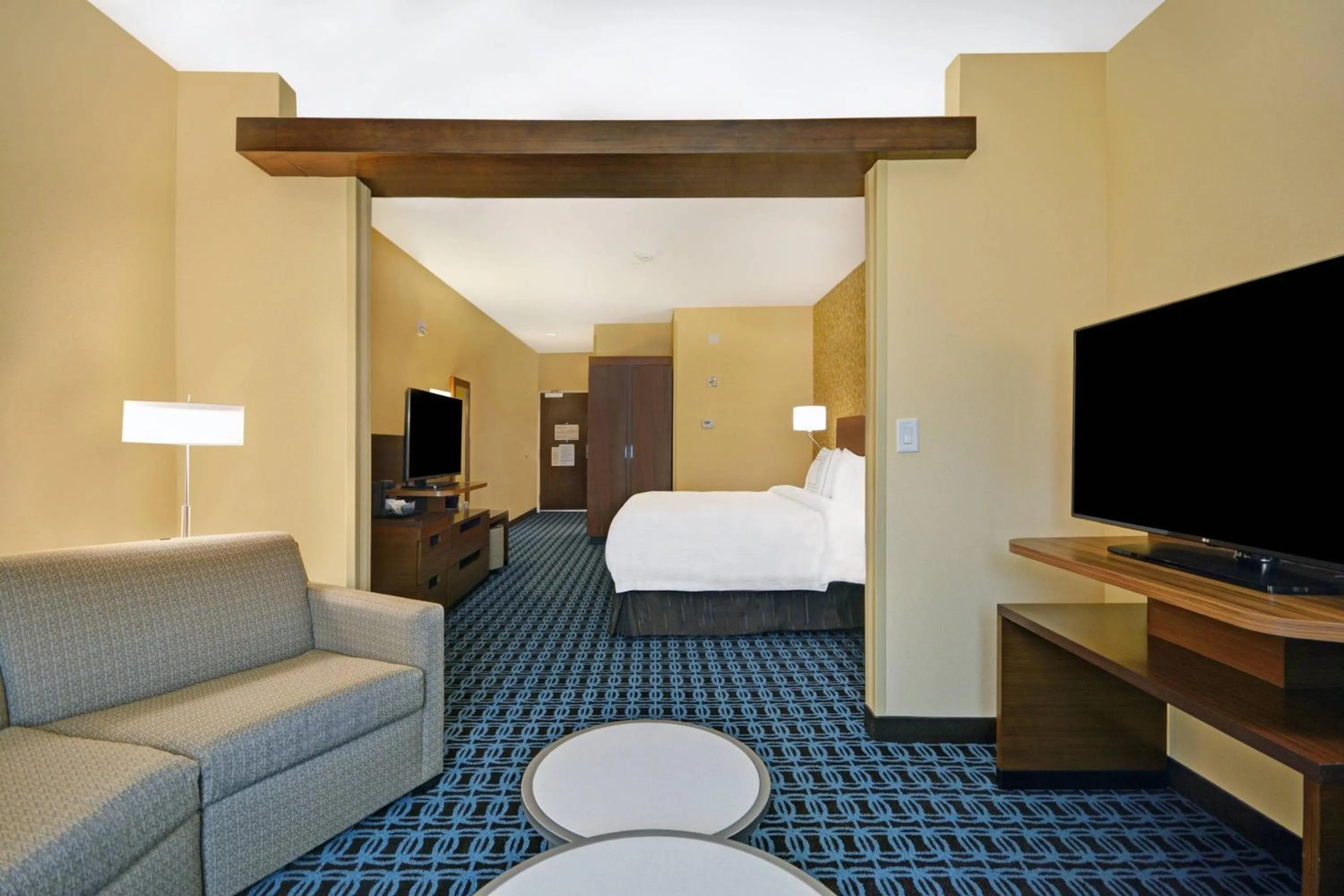 Photo of the whole room, Bed in Fairfield Inn & Suites by Marriott Savannah SW/Richmond Hill