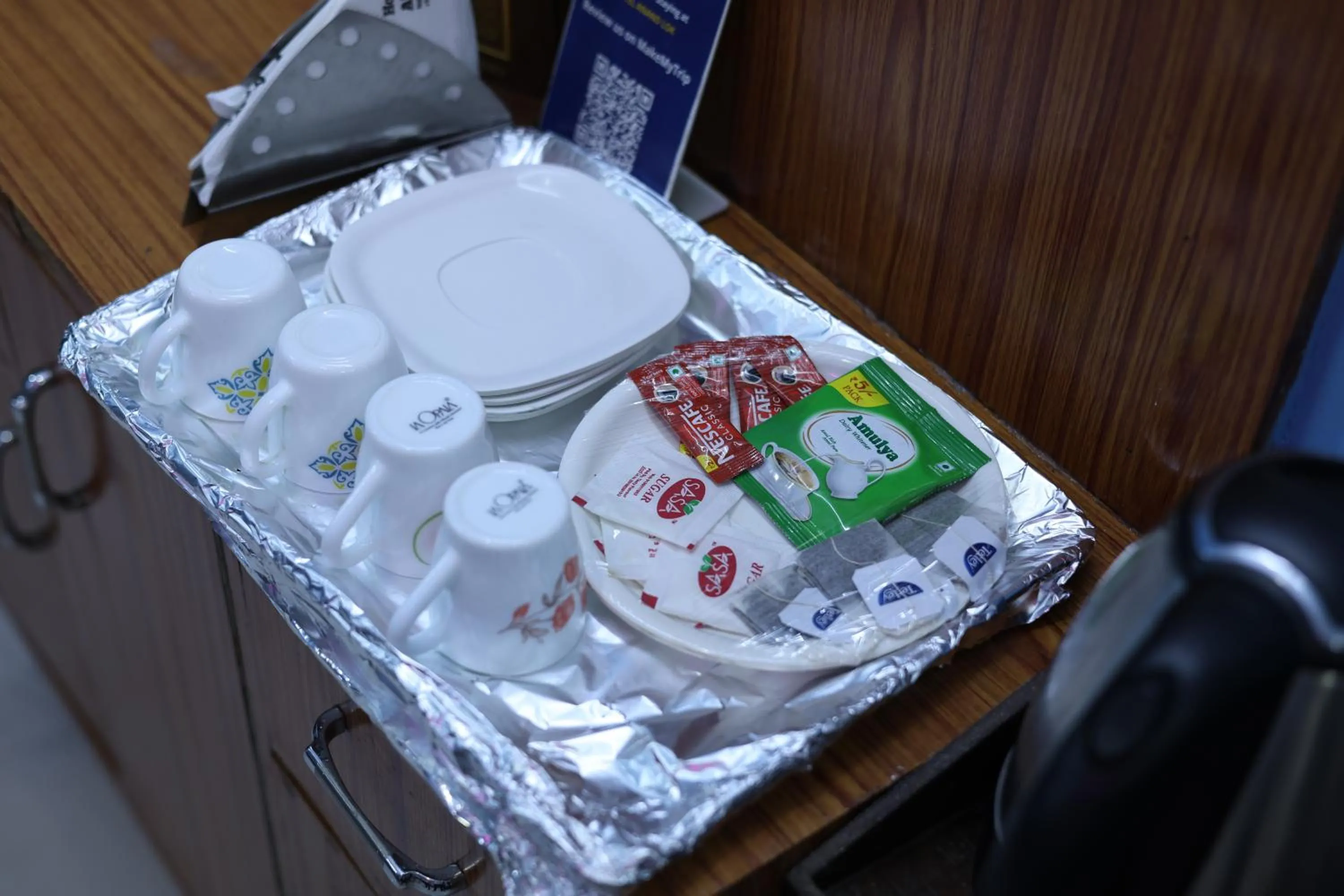 room service in Hotel Anand LOK