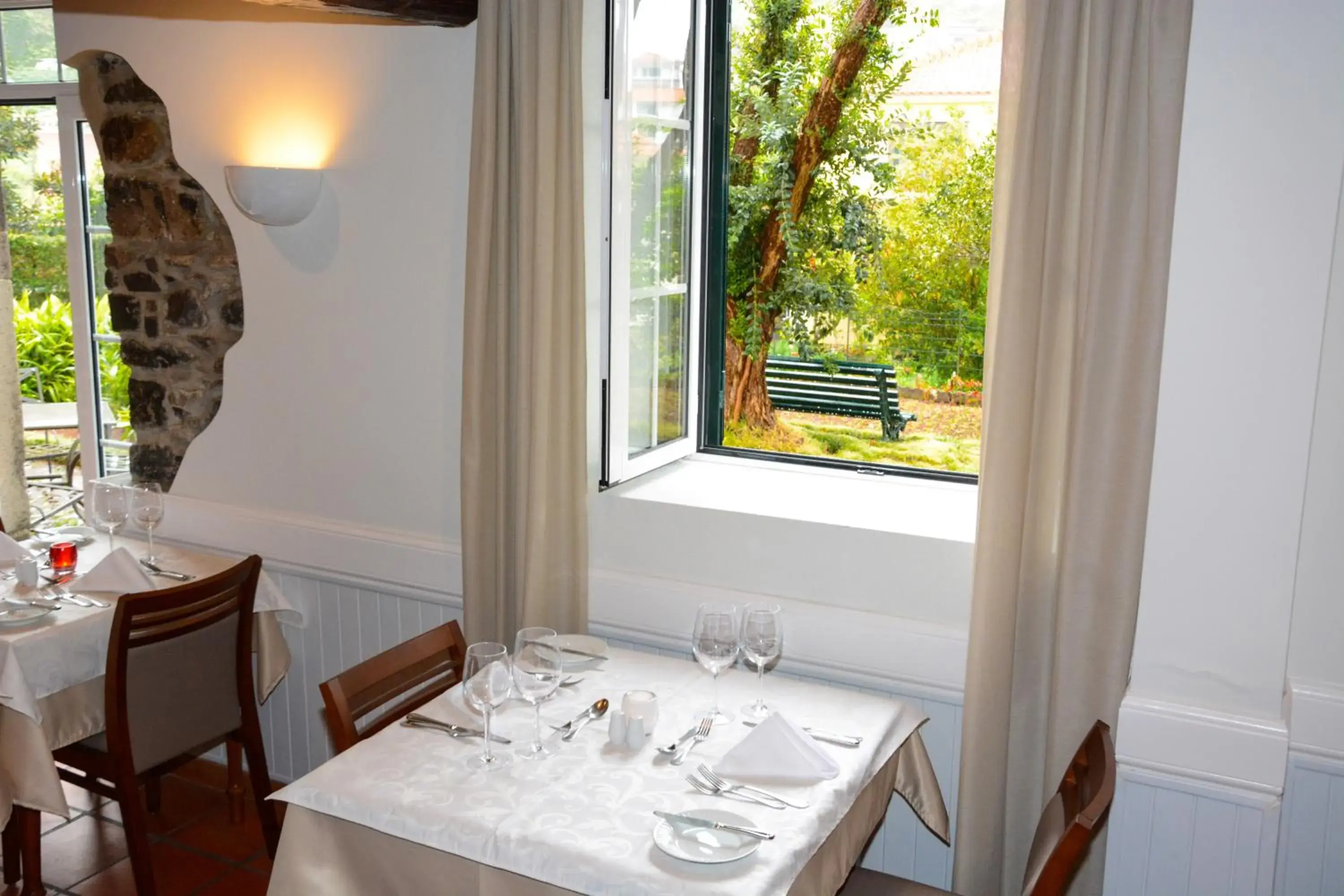 Restaurant/places to eat in Solar de Boaventura Restaurant/places to eat in Solar de Boaventura