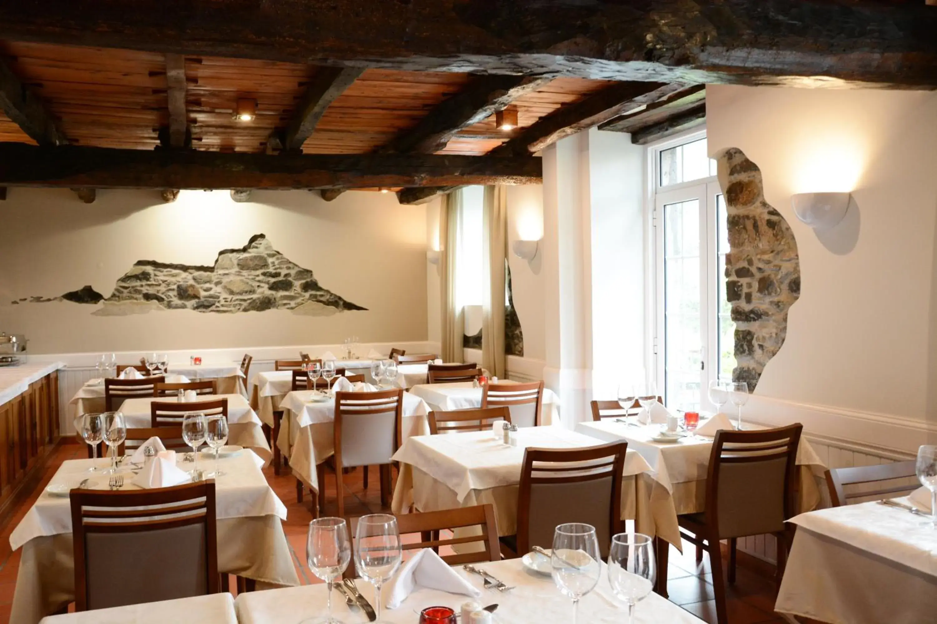 Restaurant/places to eat in Solar de Boaventura Restaurant/places to eat in Solar de Boaventura