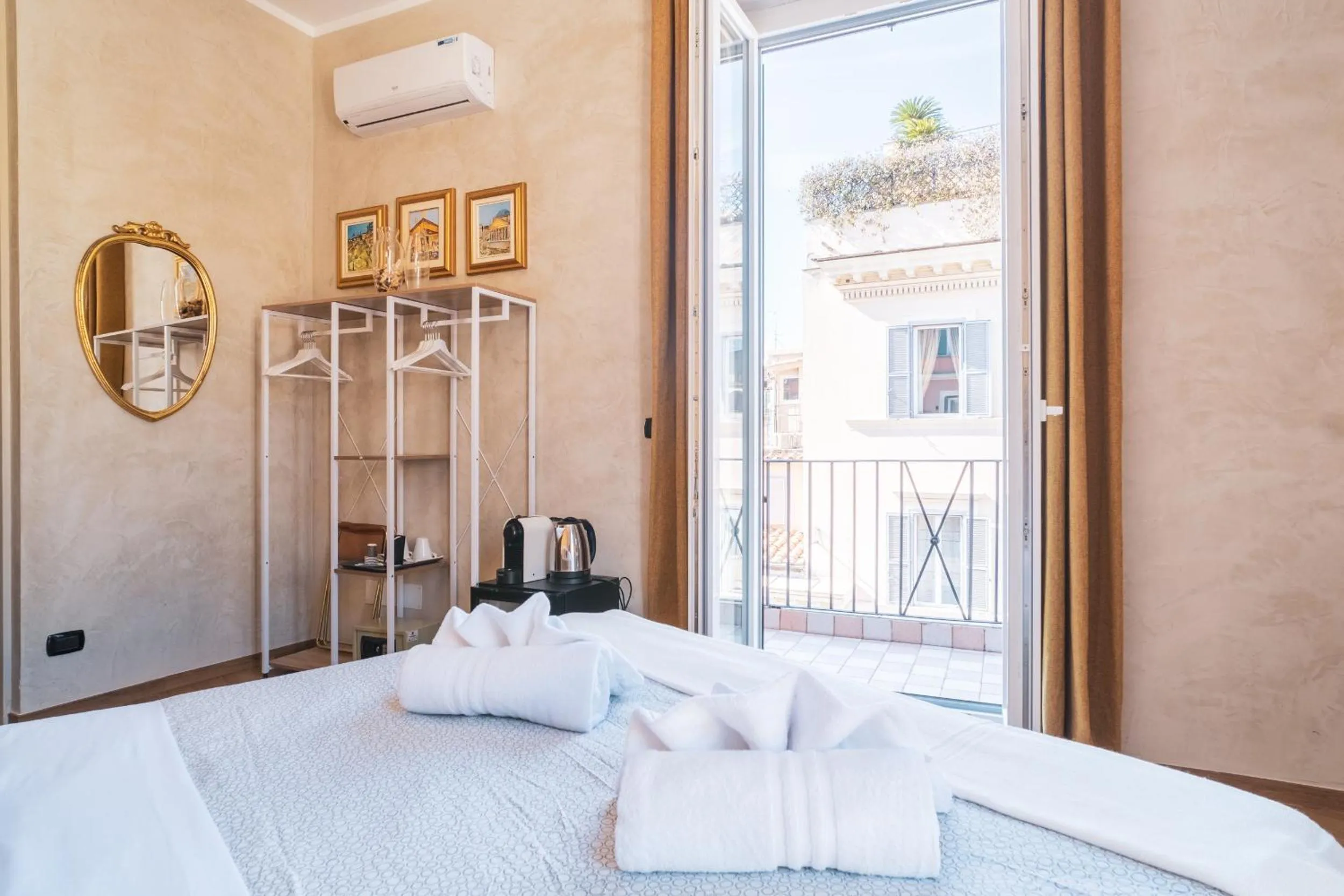 Bed in Golden Rooms Piazza di Spagna