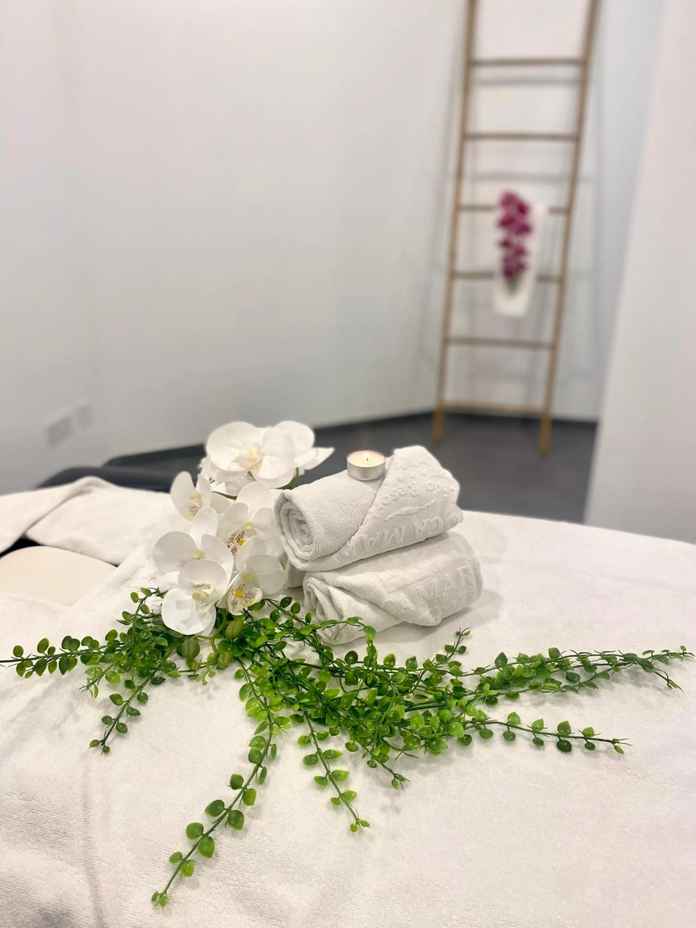 Spa and wellness centre/facilities, Bed in Hotel Royal Orchid