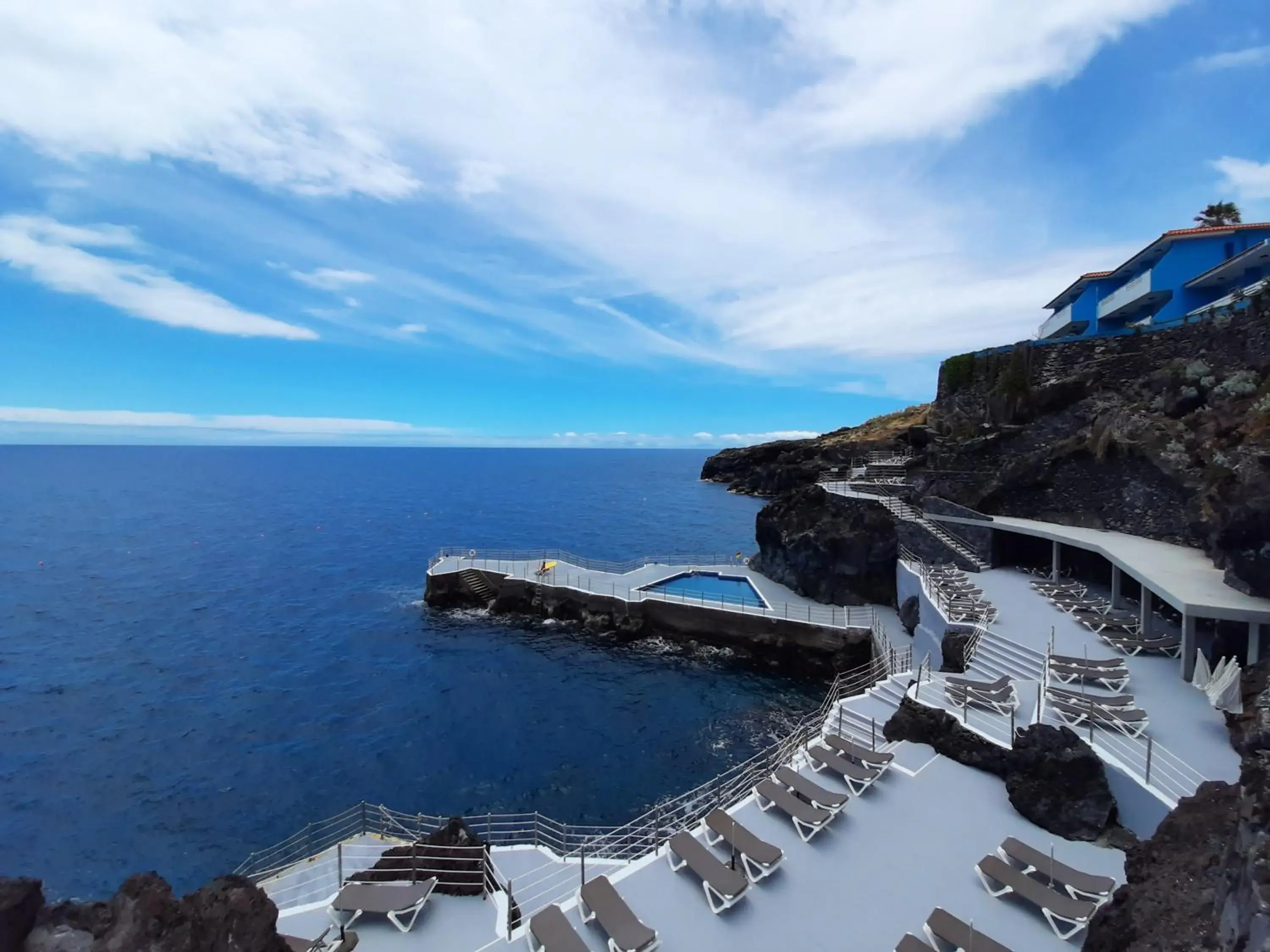 Swimming pool in Hotel Roca Mar Swimming pool in Hotel Roca Mar