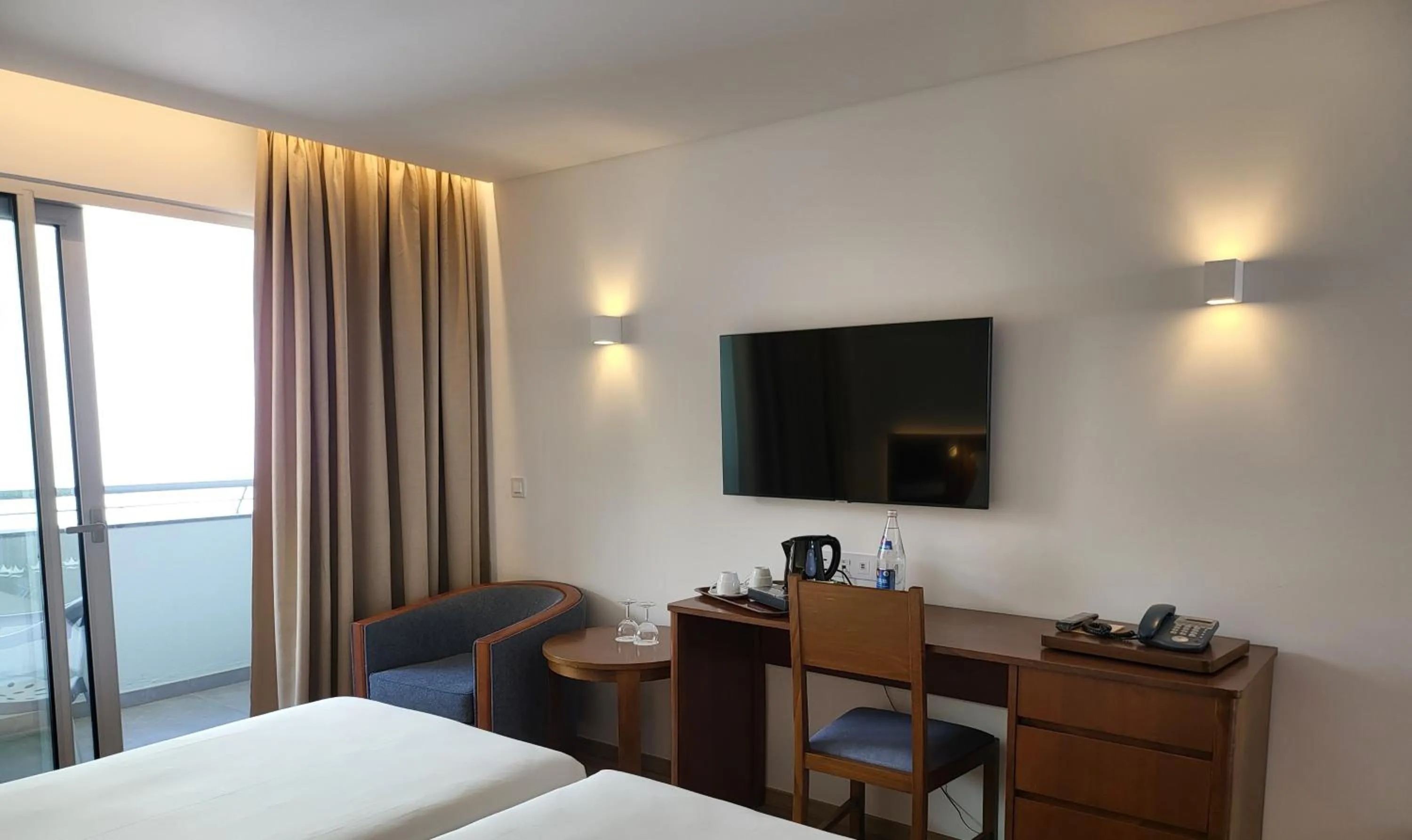 Bedroom, Bed in Hotel Roca Mar