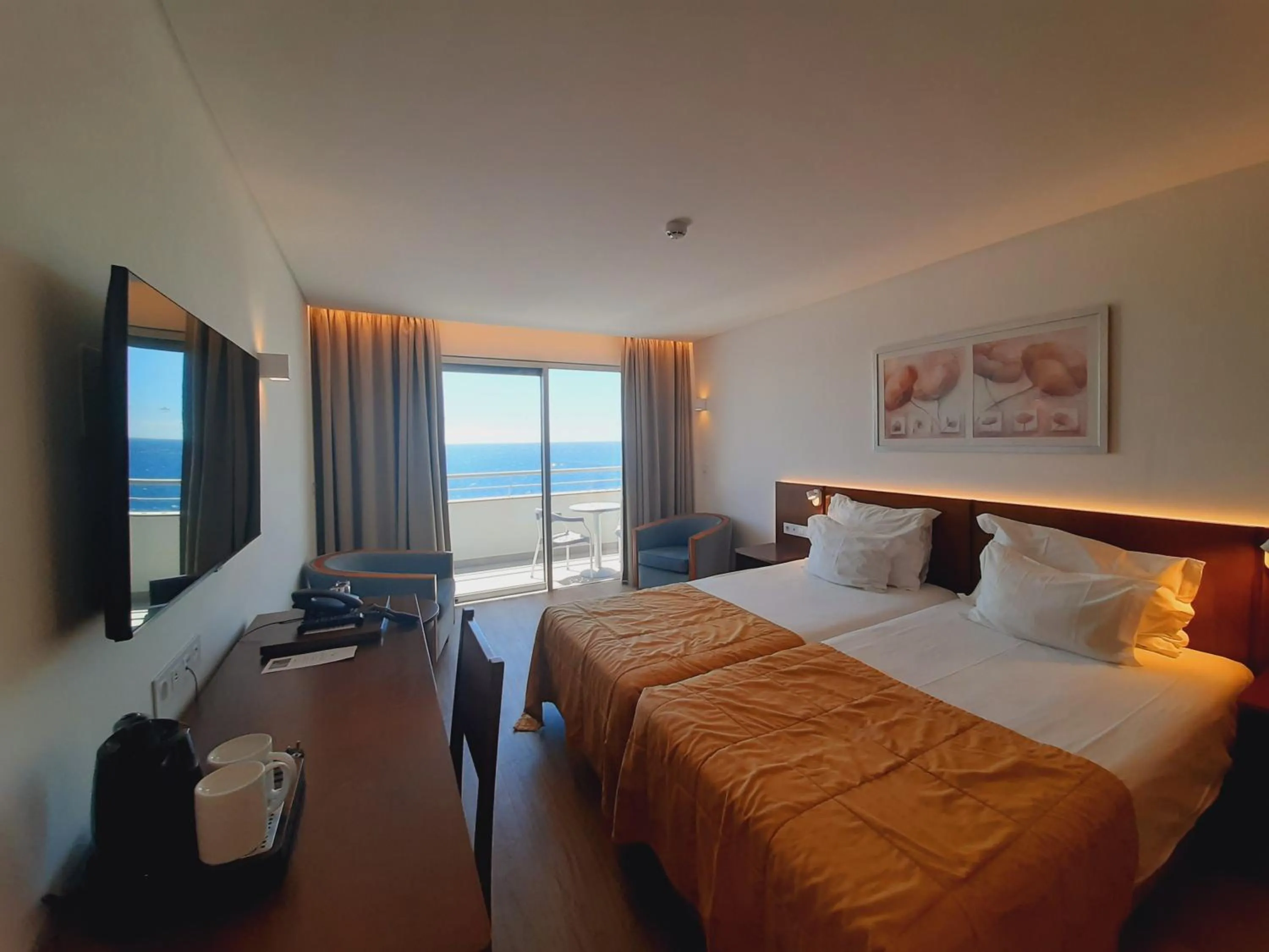 Bedroom, Bed in Hotel Roca Mar