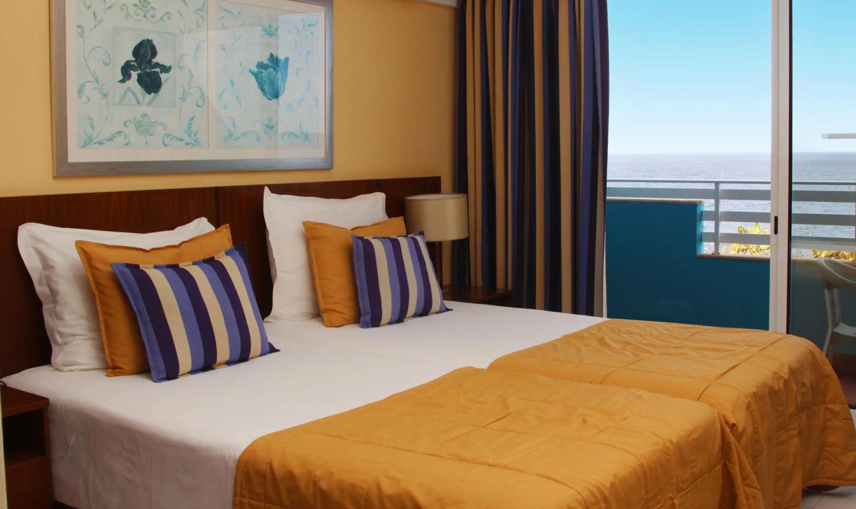 Bedroom, Bed in Hotel Roca Mar