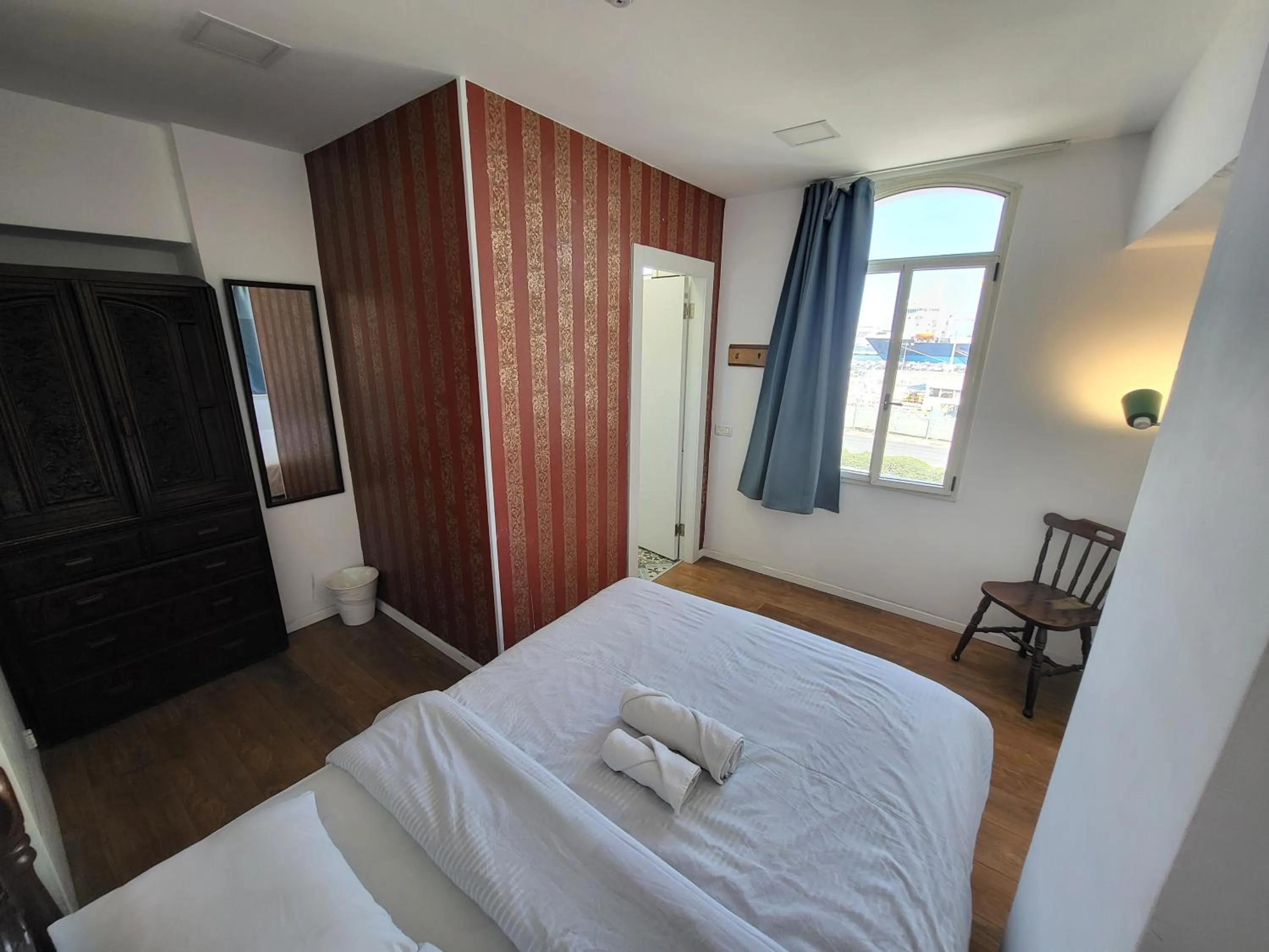 Standard Double Room En Suite in Haifa Hostel
