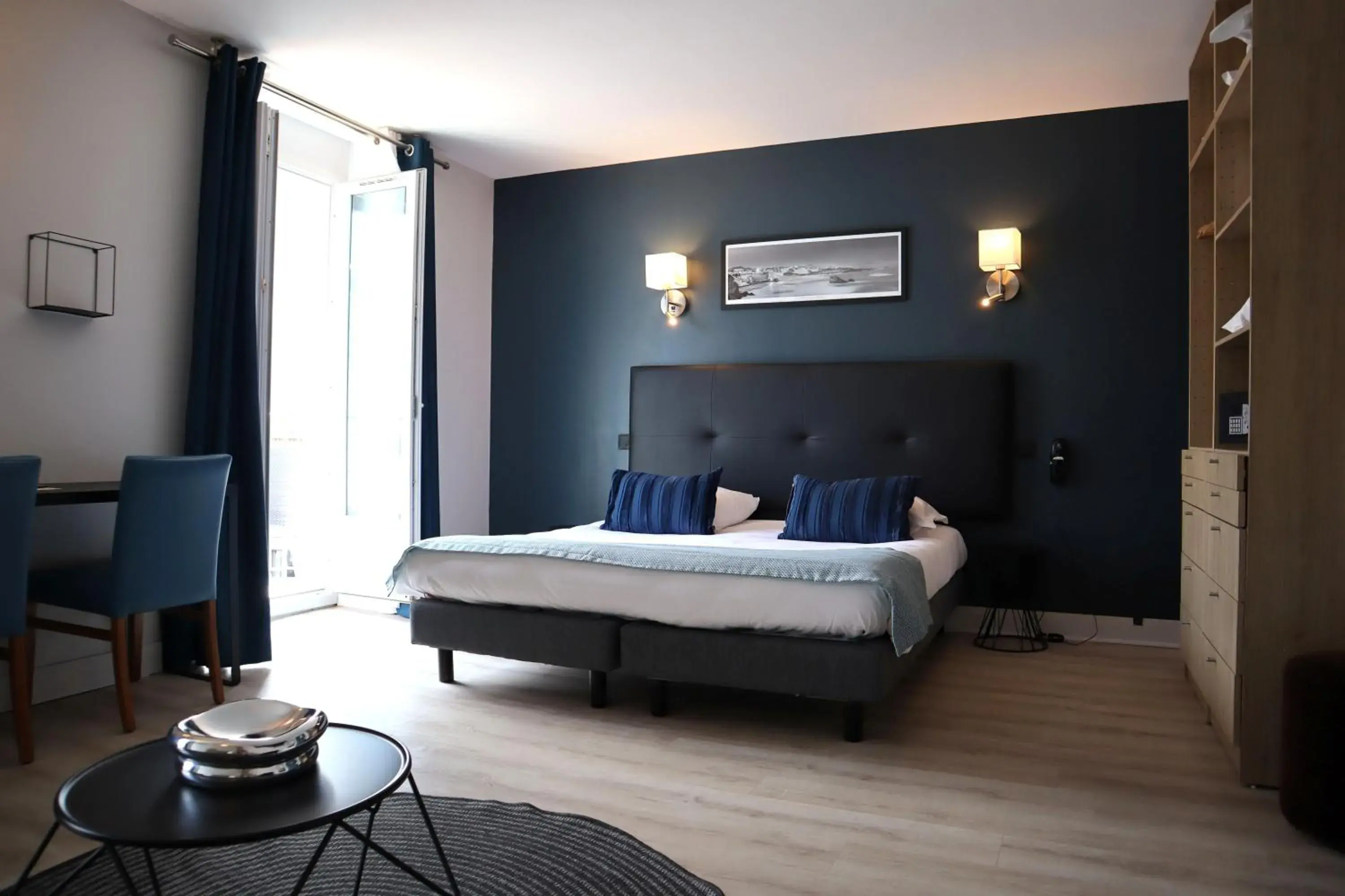 Junior Suite with Balcony and Sea View in Hôtel Florida Junior Suite with Balcony and Sea View in Hôtel Florida