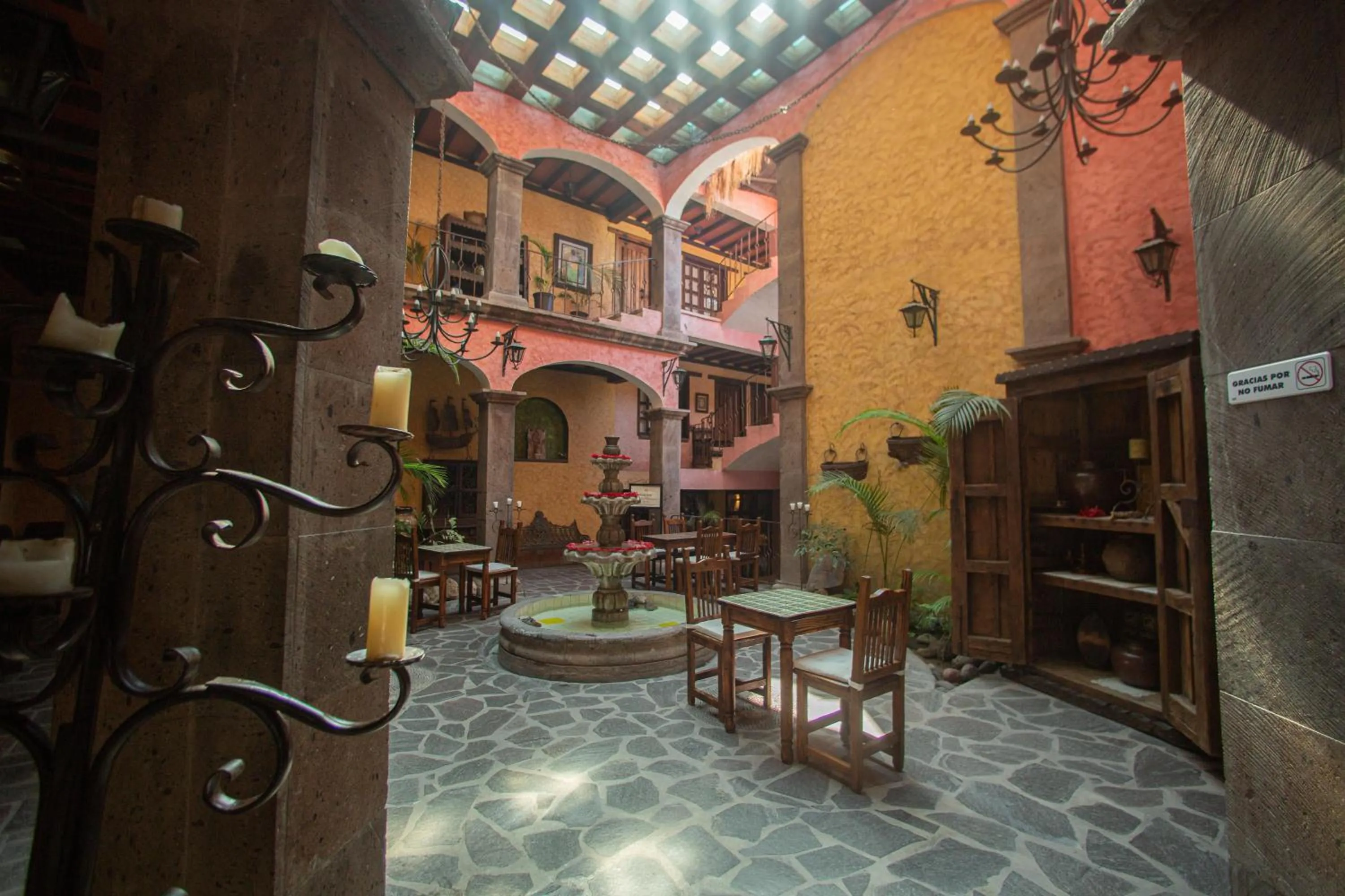 Restaurant/places to eat in Hotel Boutique Posada De Las Flores Loreto