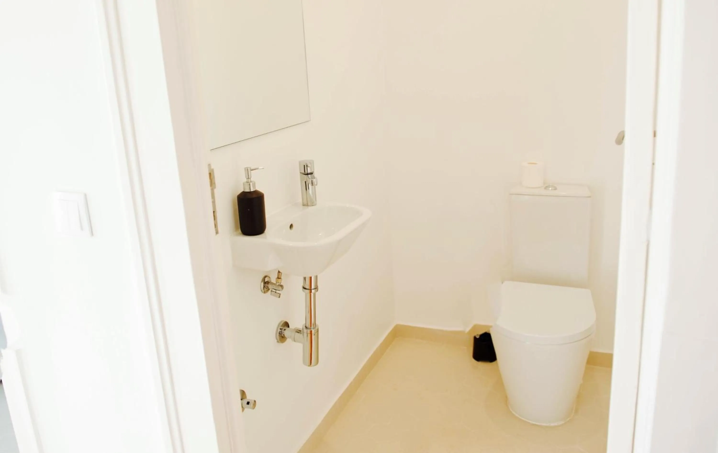 Toilet in Beautiful Dreamers - at Avenida CR3D