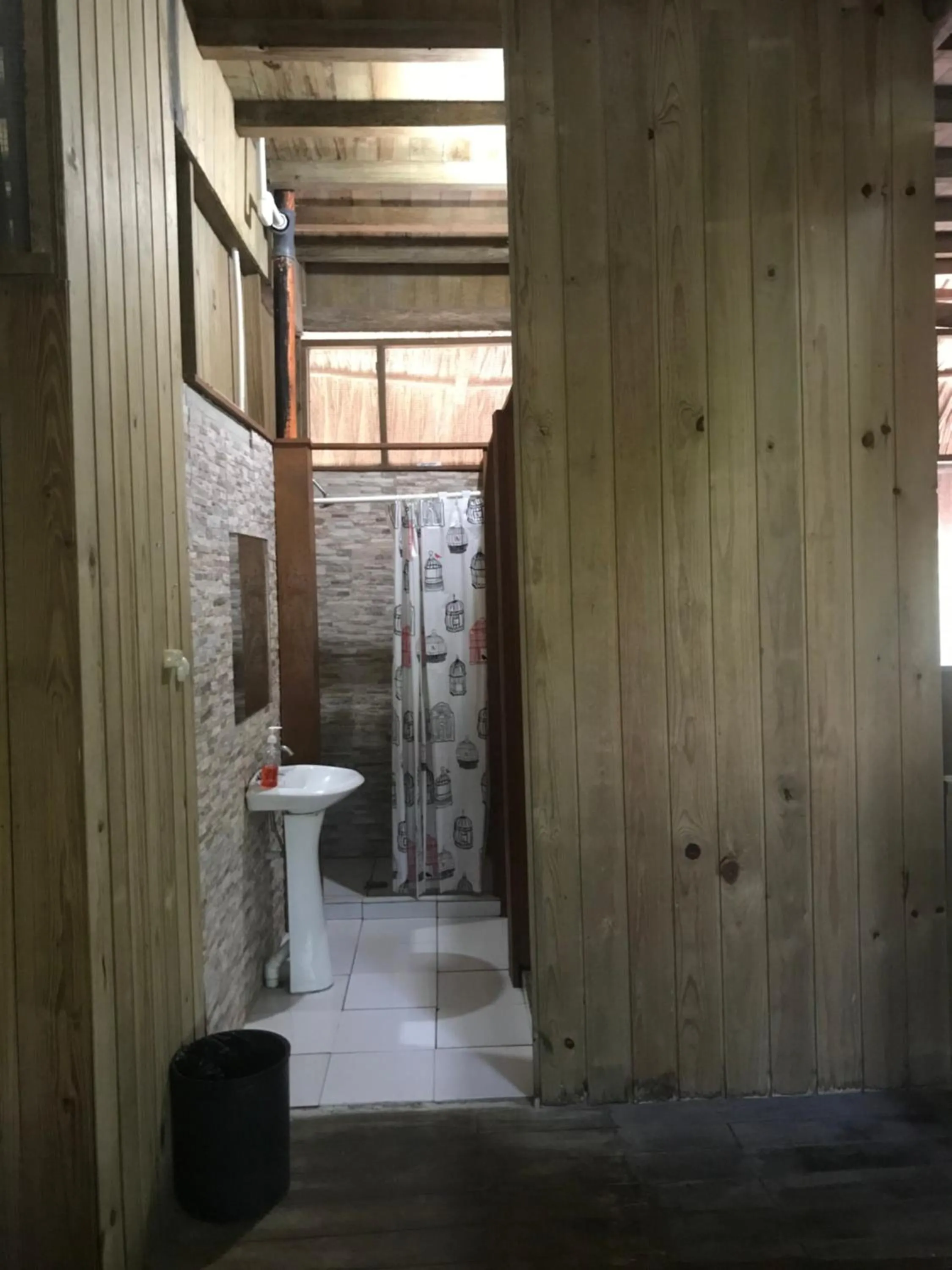 Budget Double Room with Shared Bathroom - single occupancy in Hotel Kangaroo y Restaurante