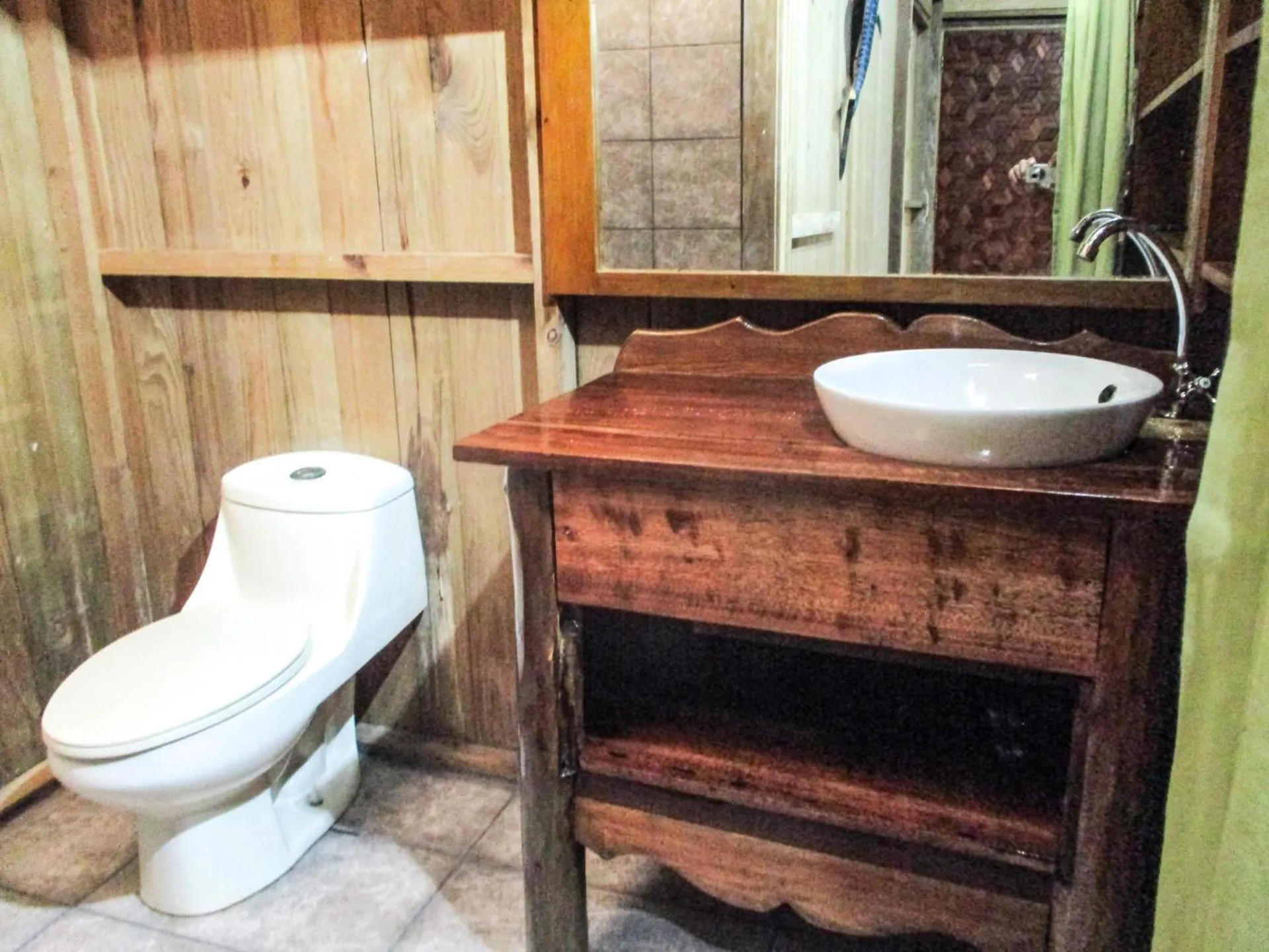 Triple Bungalow with Private Bathroom - single occupancy in Hotel Kangaroo y Restaurante