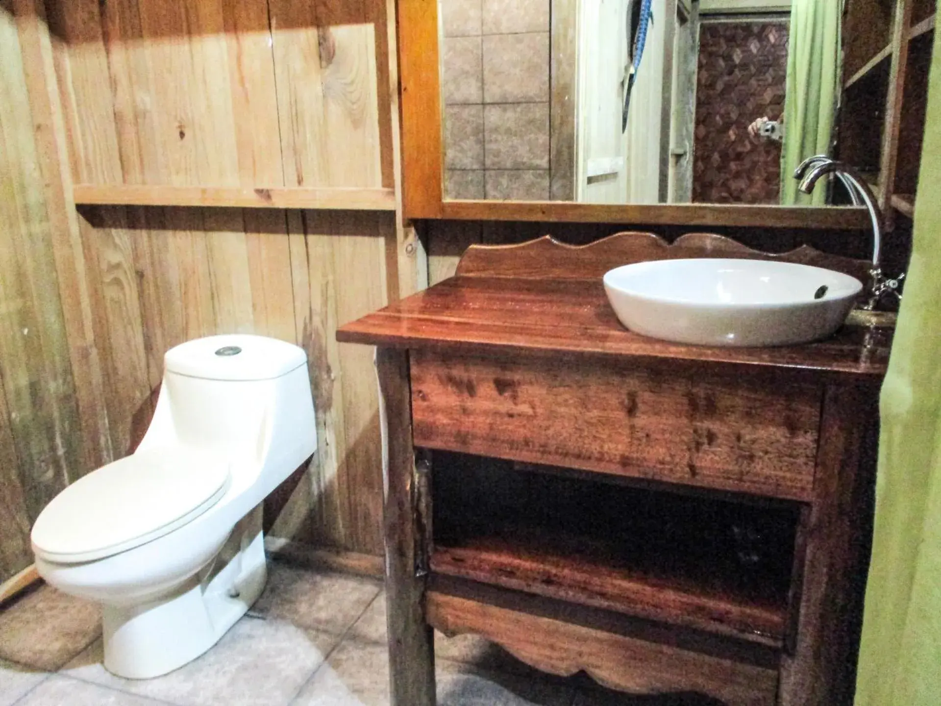 Triple Bungalow with Private Bathroom - single occupancy in Hotel Kangaroo y Restaurante Triple Bungalow with Private Bathroom - single occupancy in Hotel Kangaroo y Restaurante
