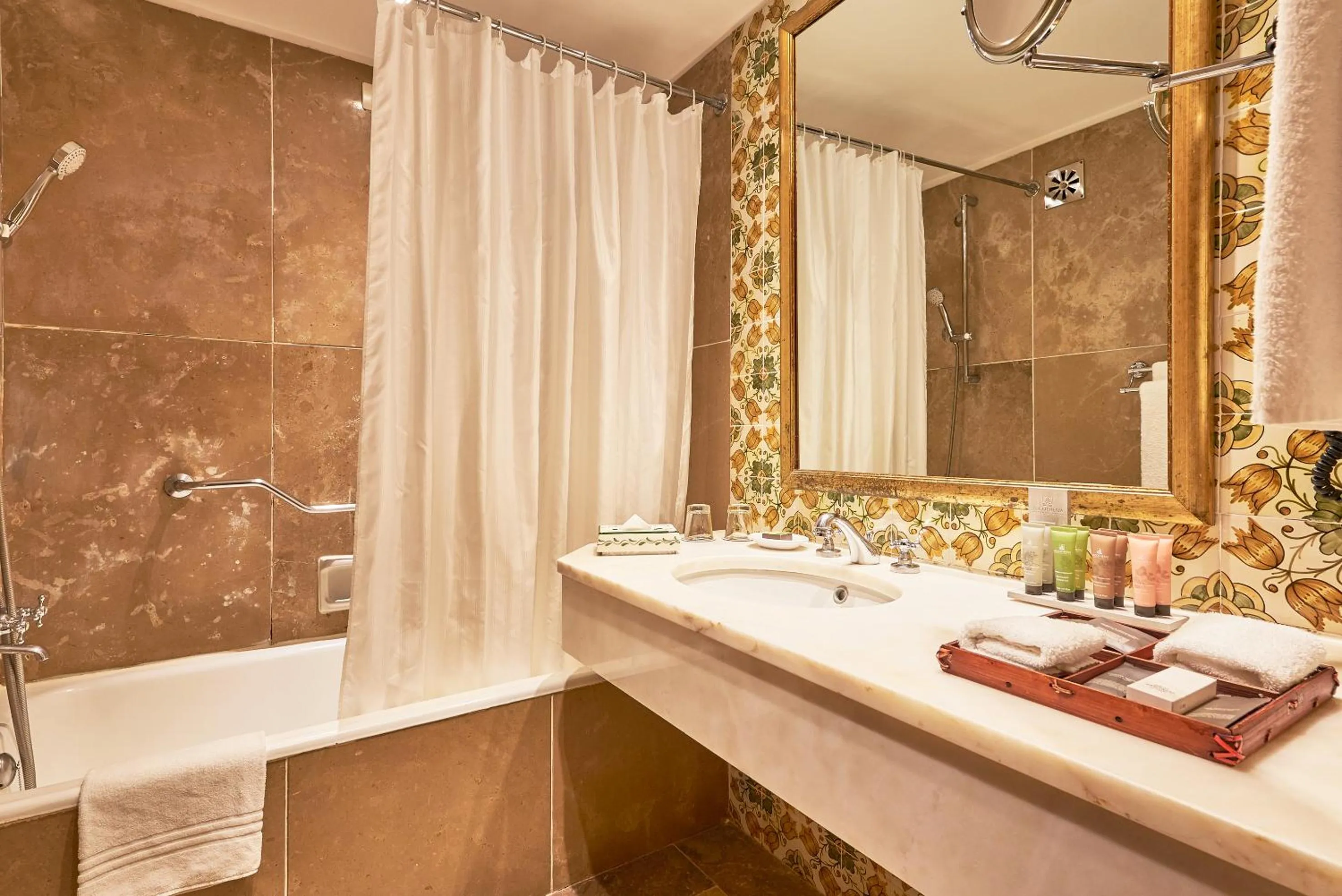 Bathroom in Dona Filipa Hotel