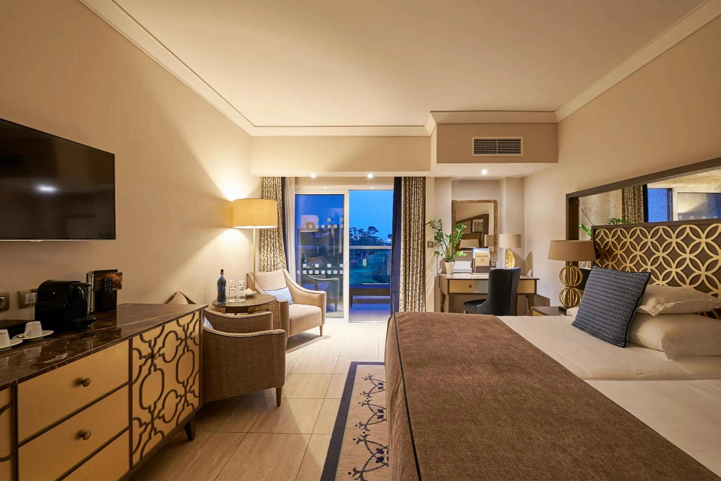 Bedroom, Bed in Dona Filipa Hotel