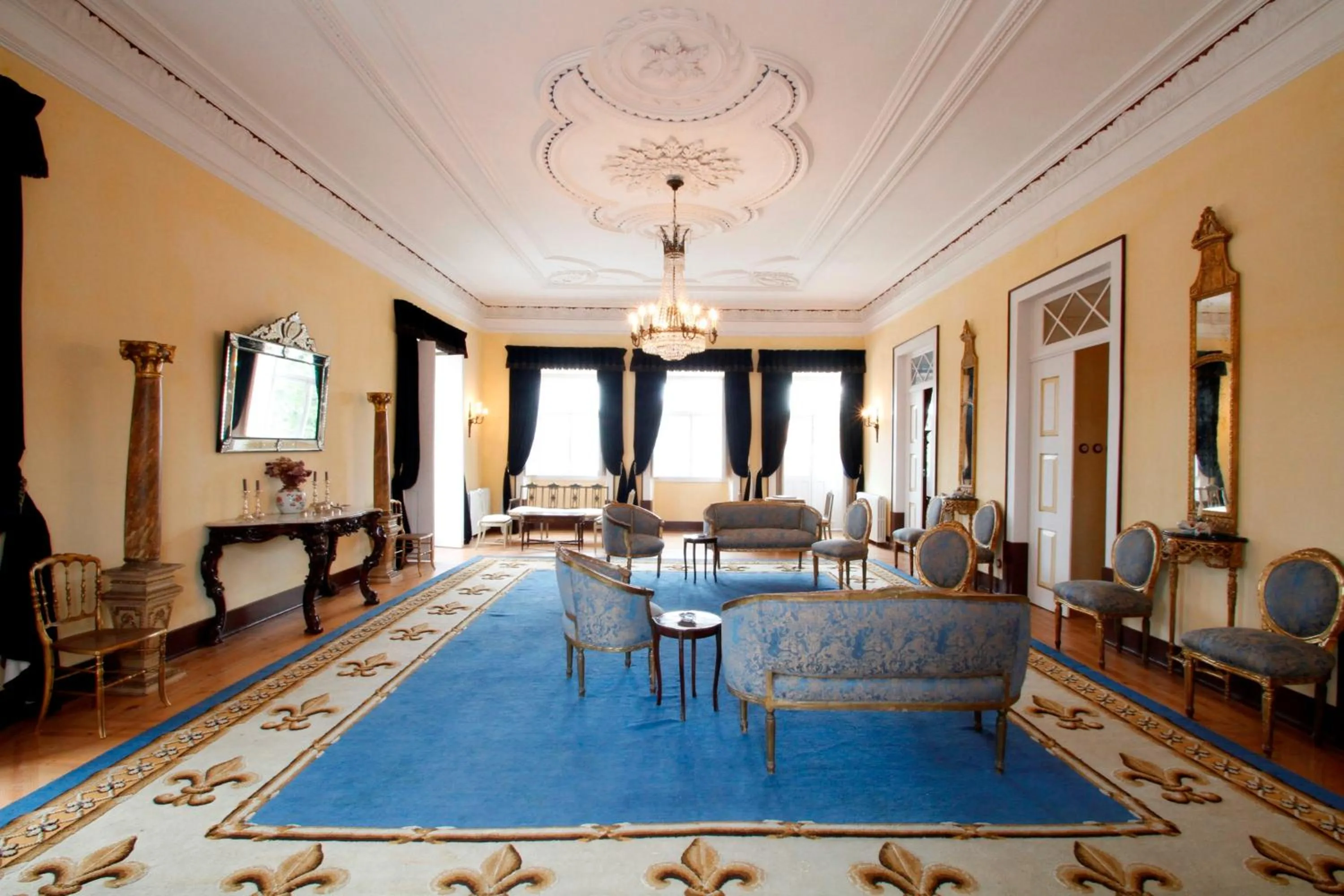 Communal lounge/ TV room in Casa de Mogofores