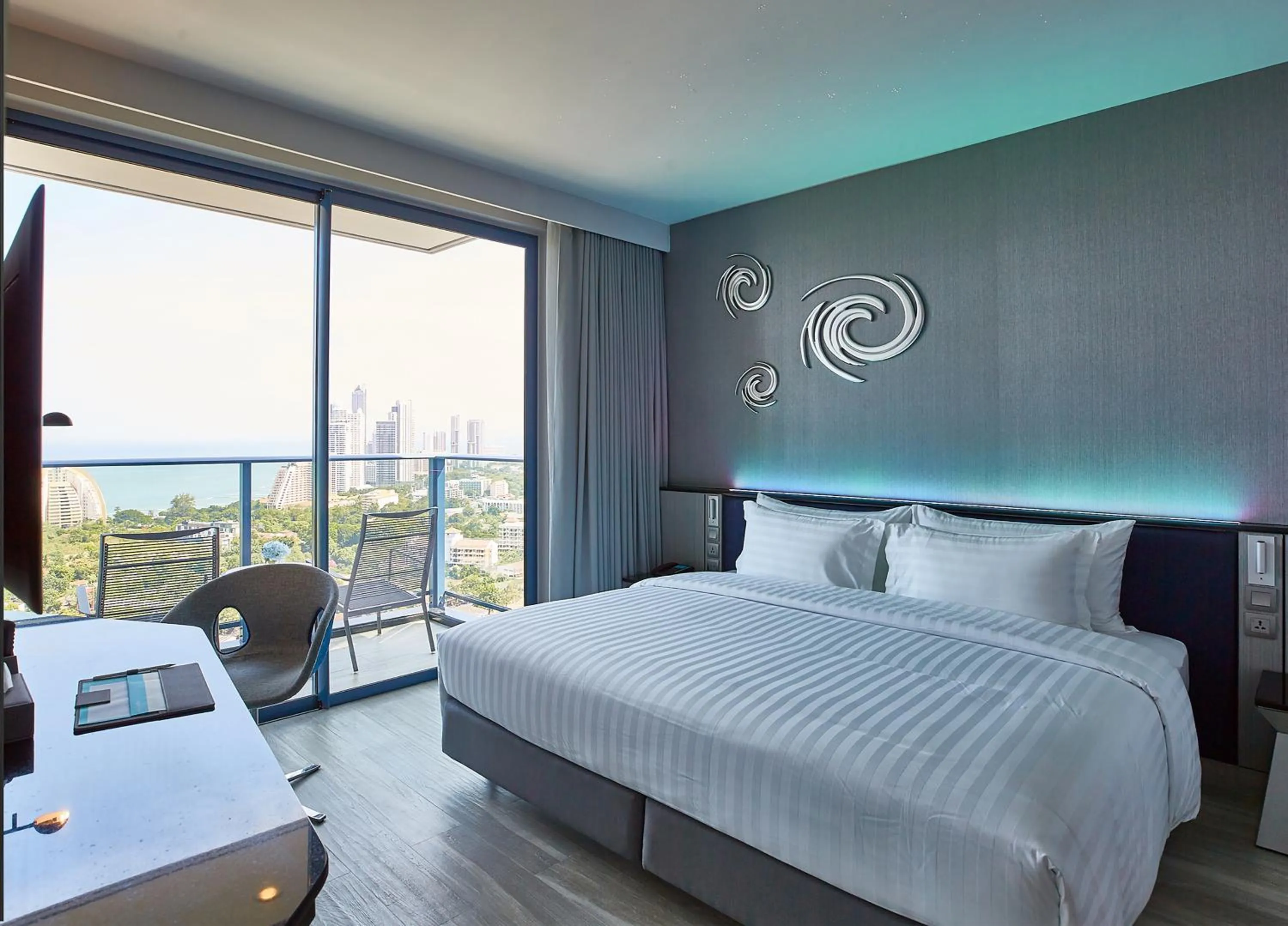 Bedroom, Bed in Grande Centre Point Pattaya