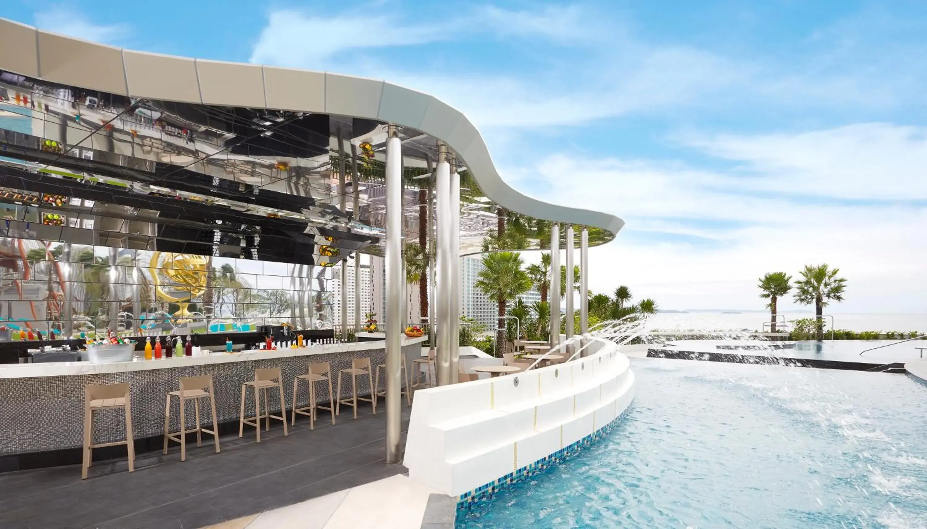 Swimming pool in Grande Centre Point Pattaya Swimming pool in Grande Centre Point Pattaya