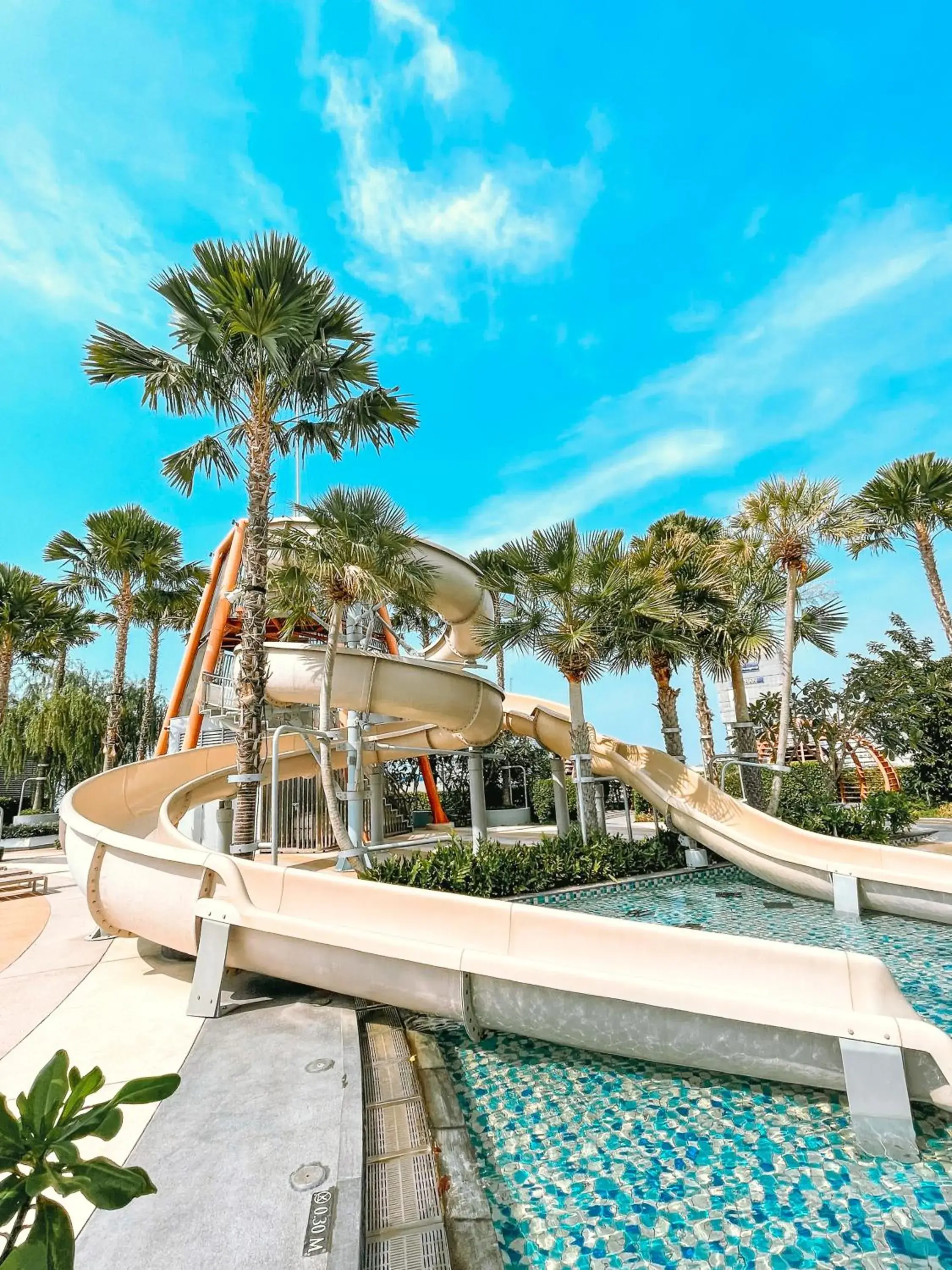 Swimming pool in Grande Centre Point Pattaya Swimming pool in Grande Centre Point Pattaya