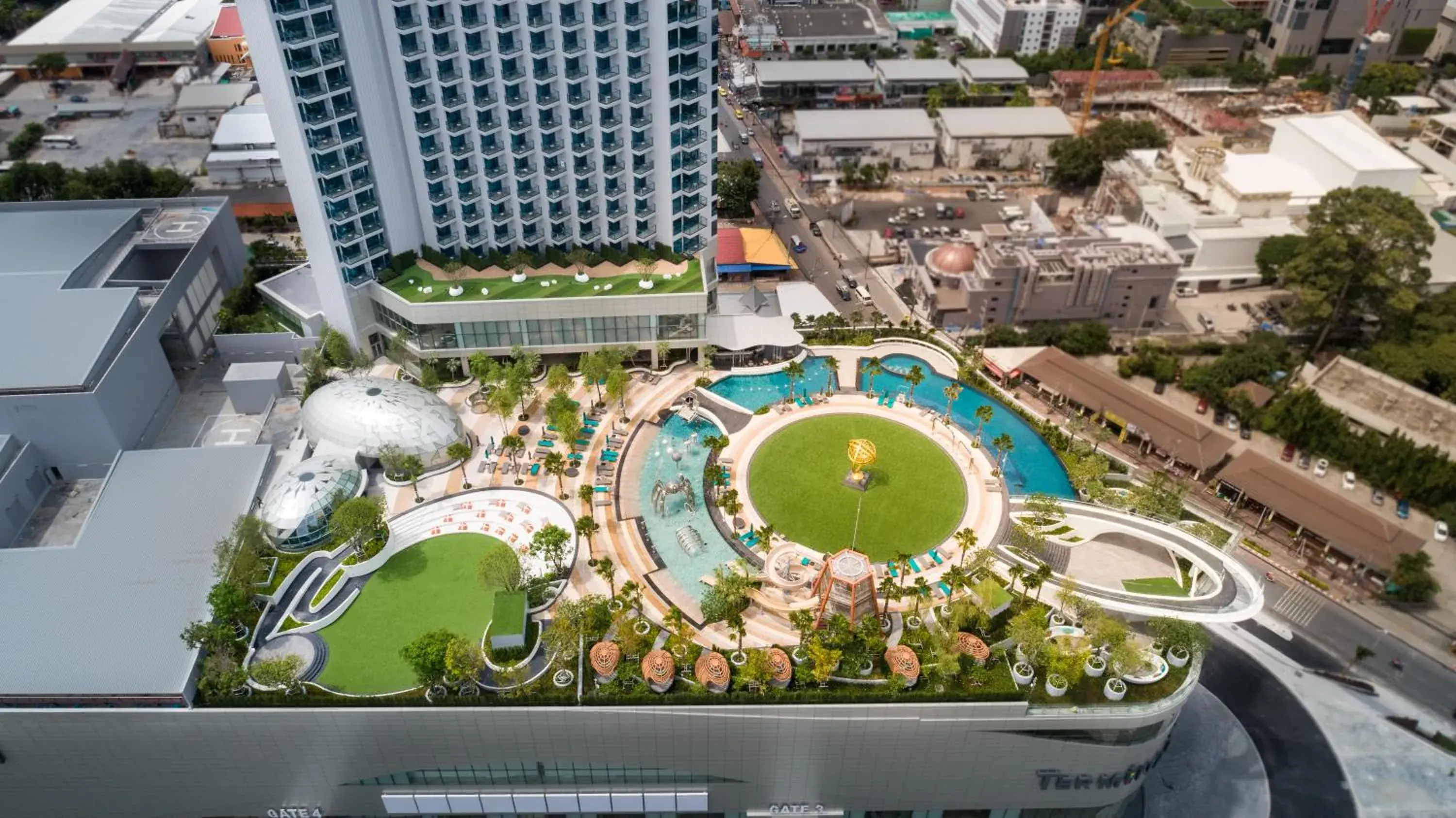 Property building in Grande Centre Point Pattaya Property building in Grande Centre Point Pattaya