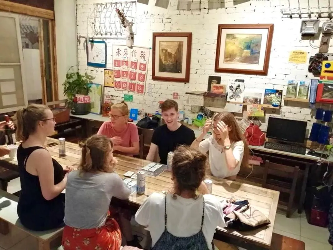 Communal lounge/ TV room in Fuqi Hostel - Yuanqi