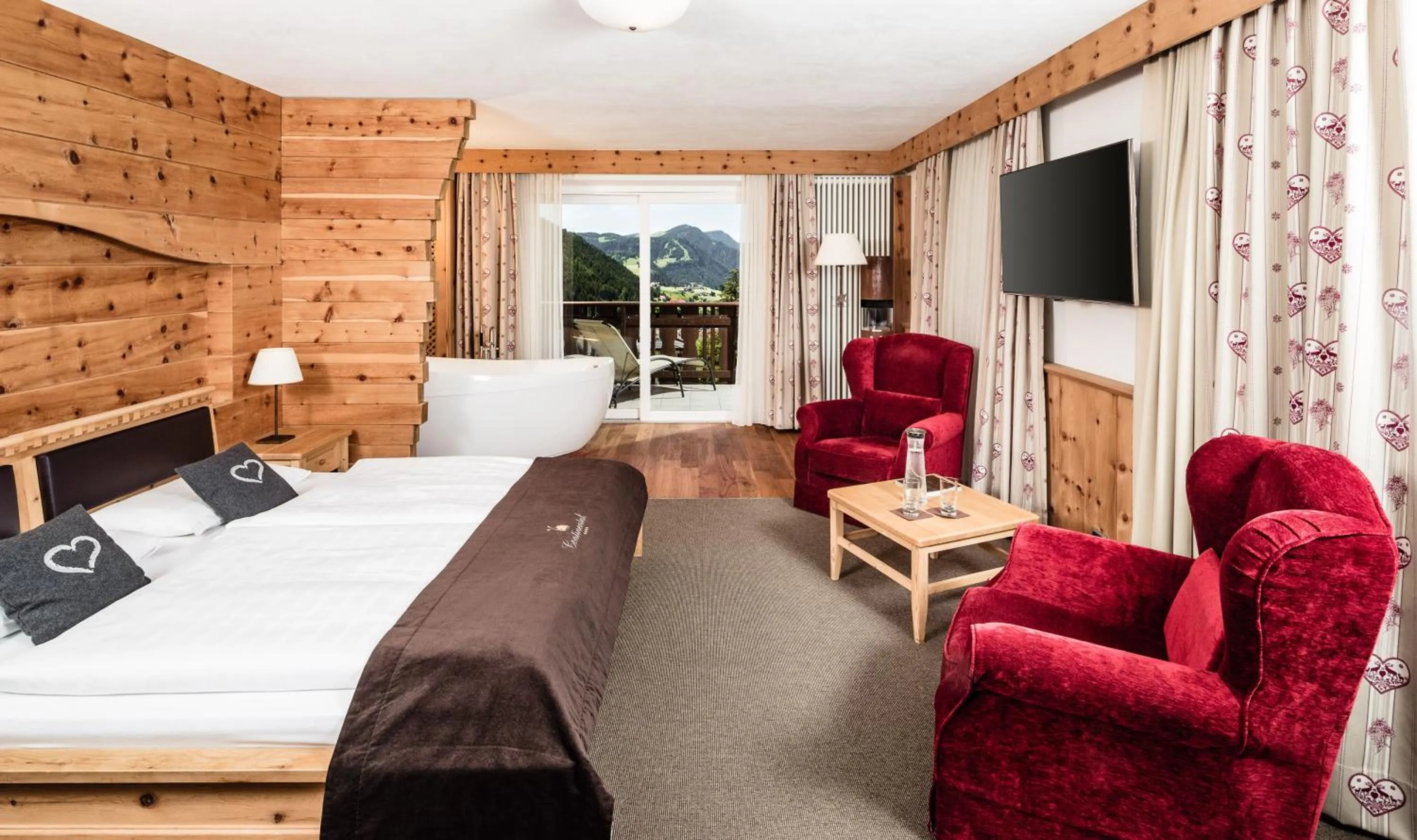 Photo of the whole room, Bed in Hotel Continental Dolomites