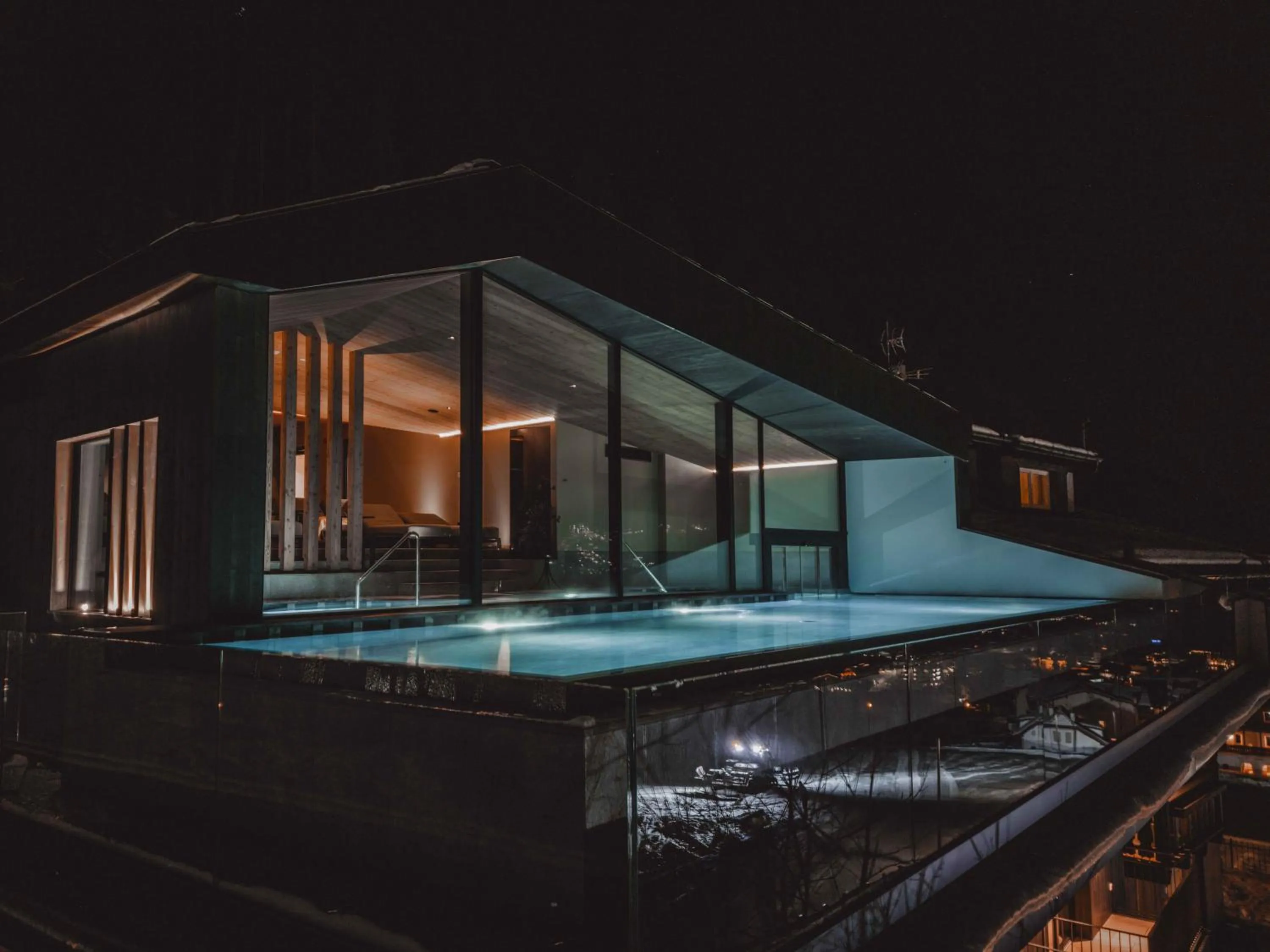 Swimming pool in Hotel Continental Dolomites