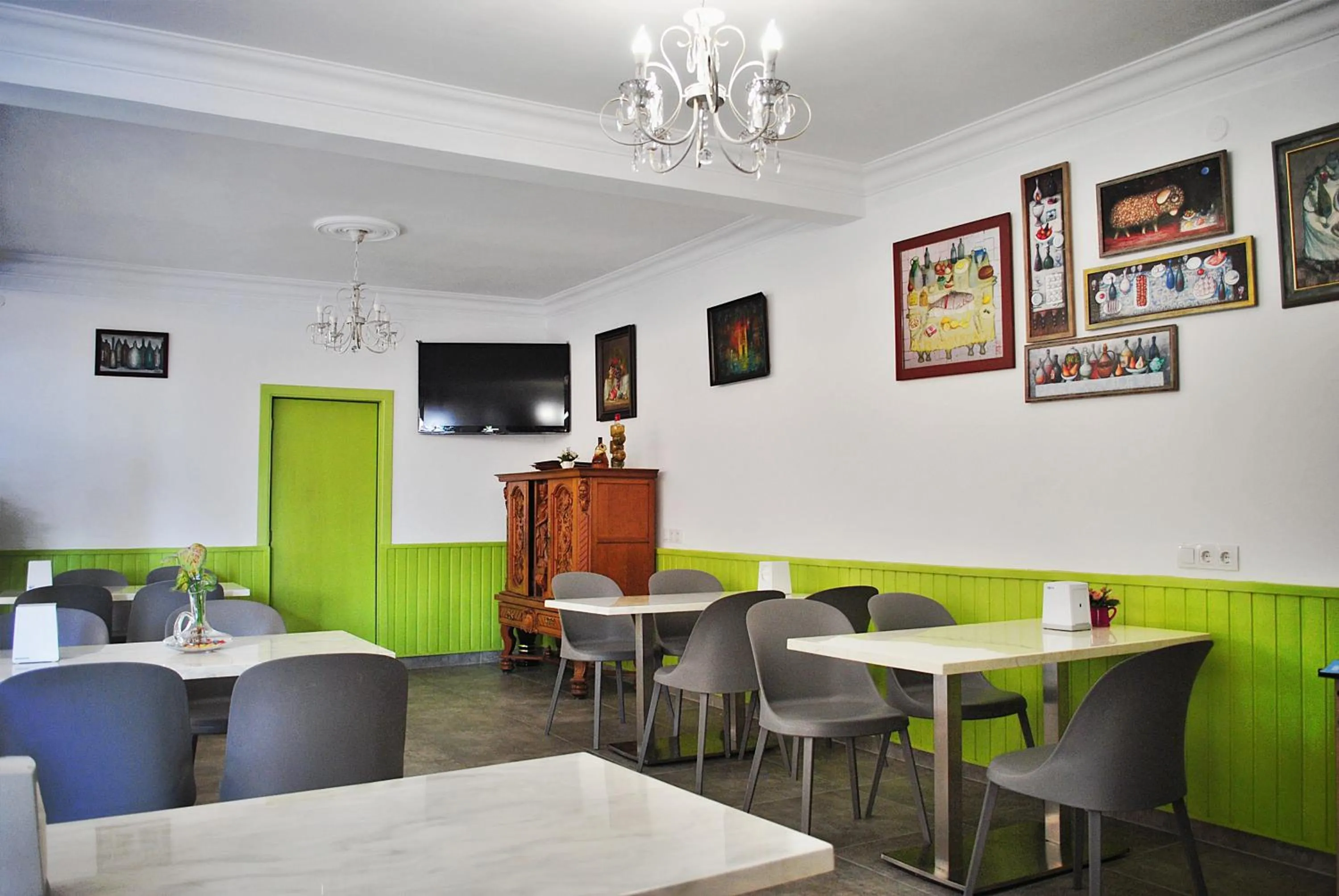 Restaurant/places to eat in Hotel Chveni Ezo
