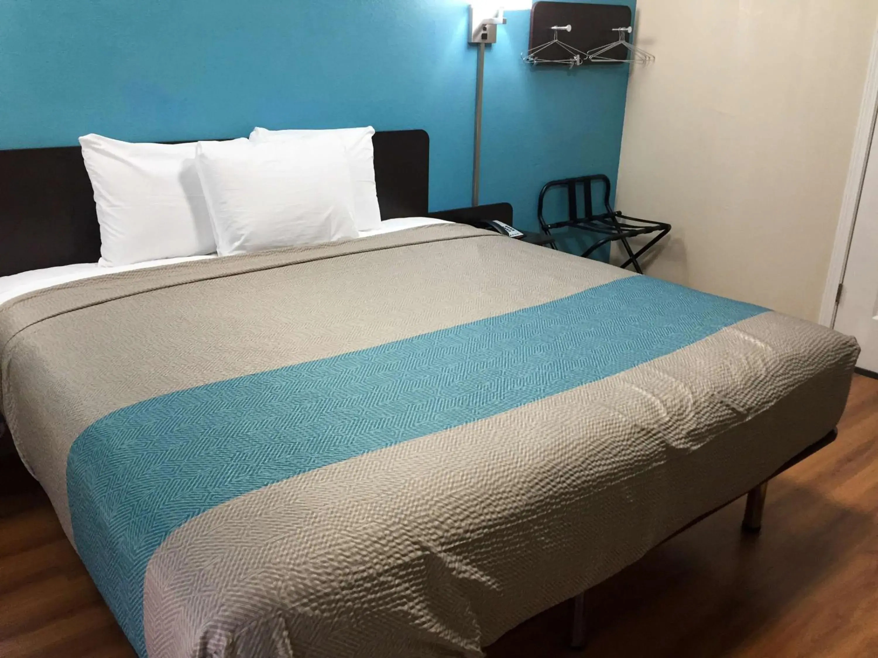 Photo of the whole room, Bed in Motel 6-Odessa, TX - 2nd Street Photo of the whole room, Bed in Motel 6-Odessa, TX - 2nd Street