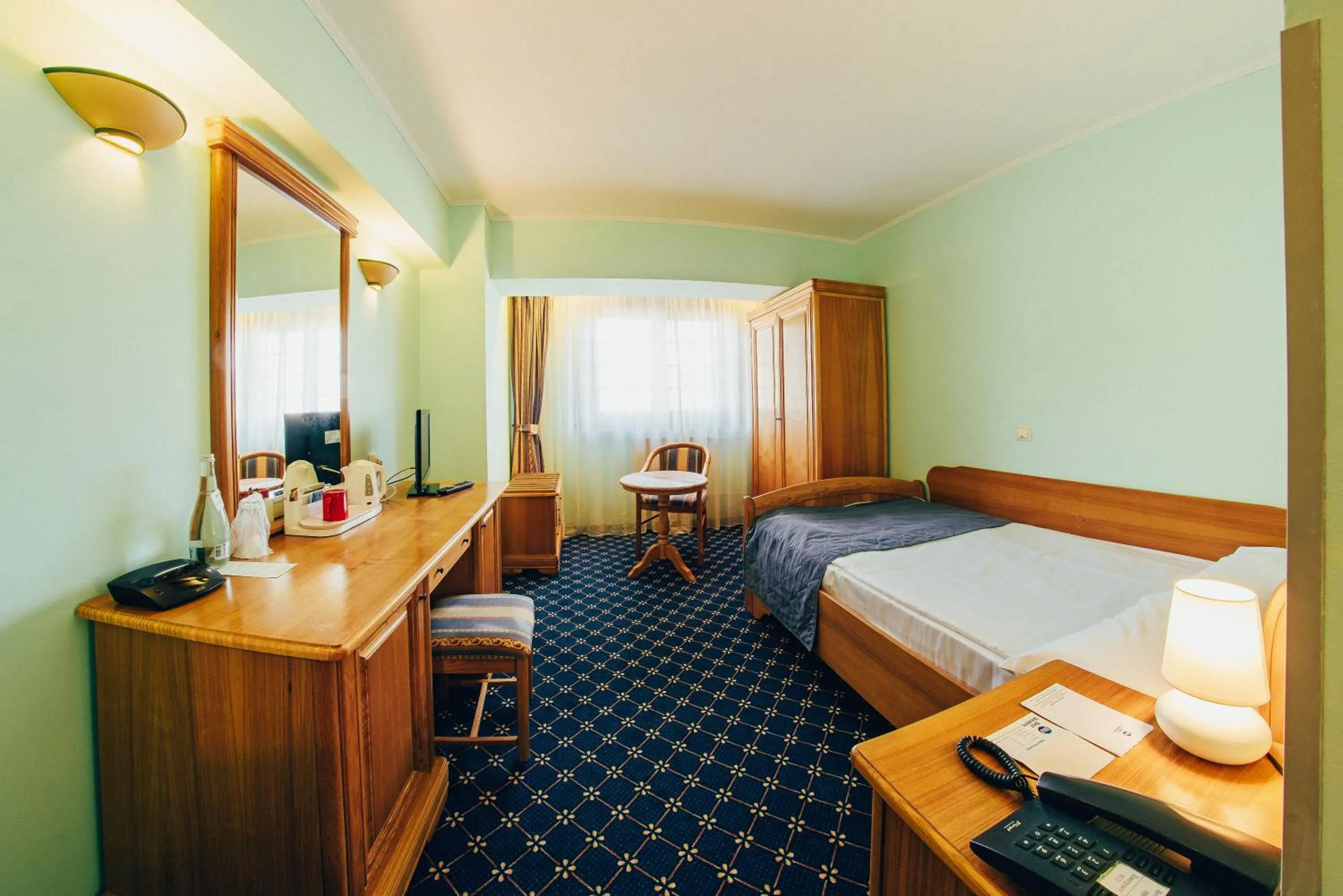 Coffee/tea facilities, Bed in Hotel Best Western Bucovina