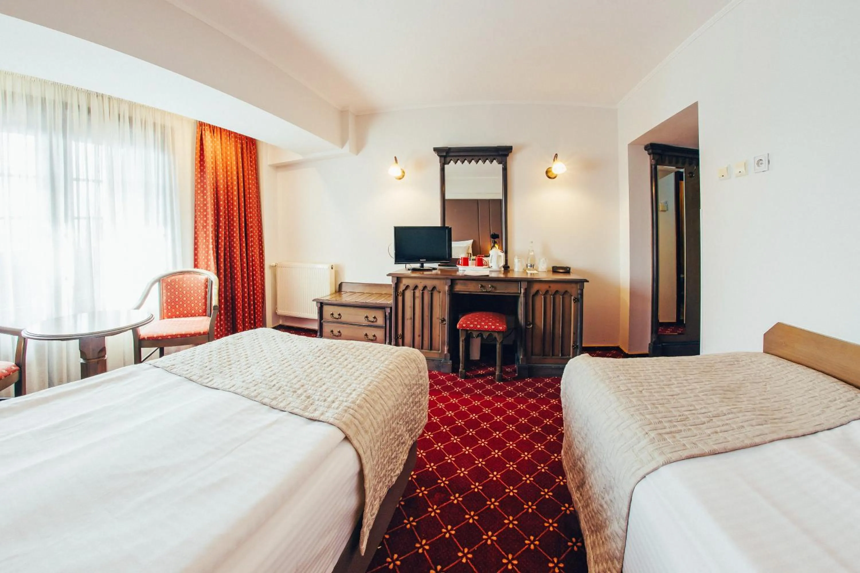 TV and multimedia, Bed in Hotel Best Western Bucovina