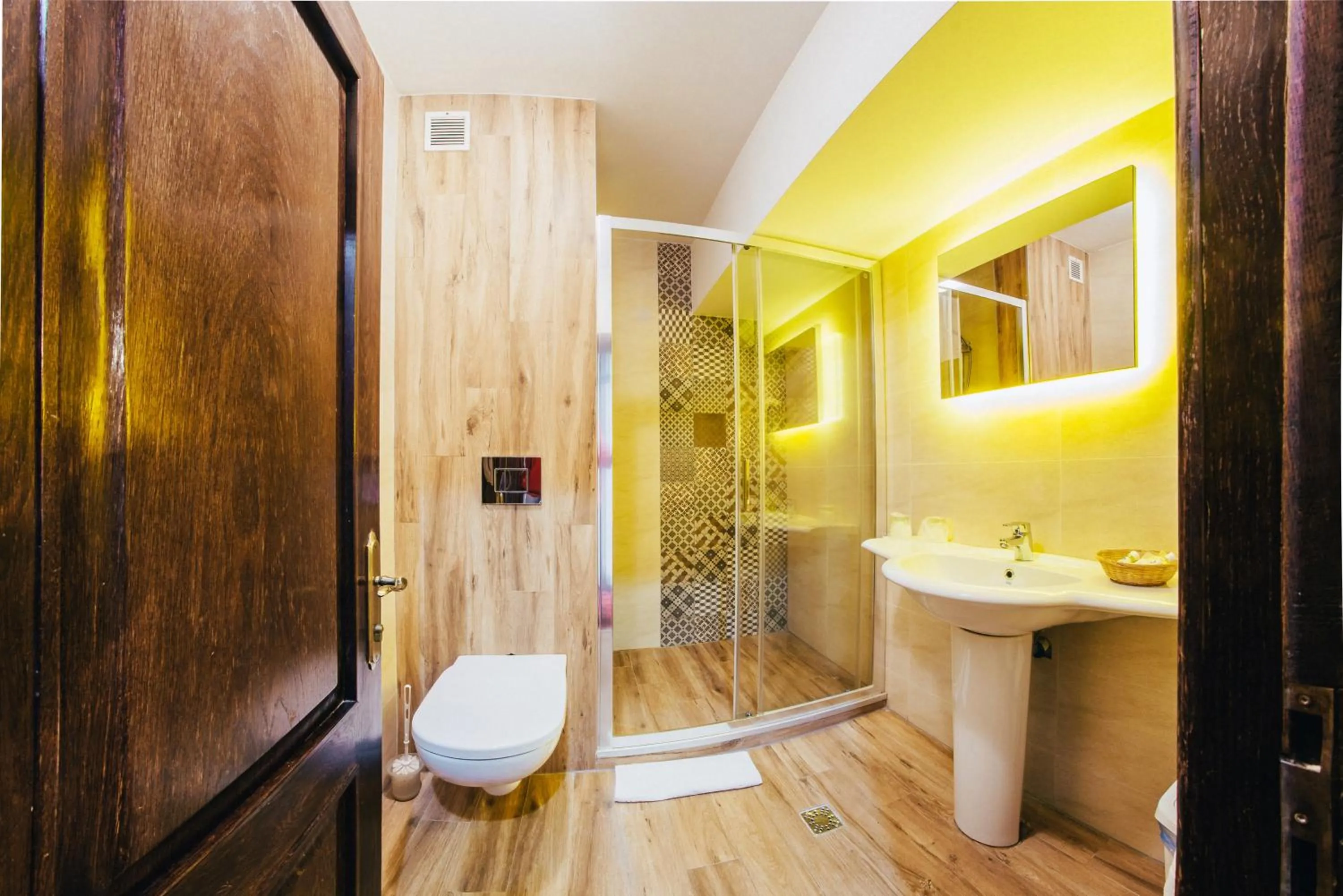 Shower in Hotel Best Western Bucovina