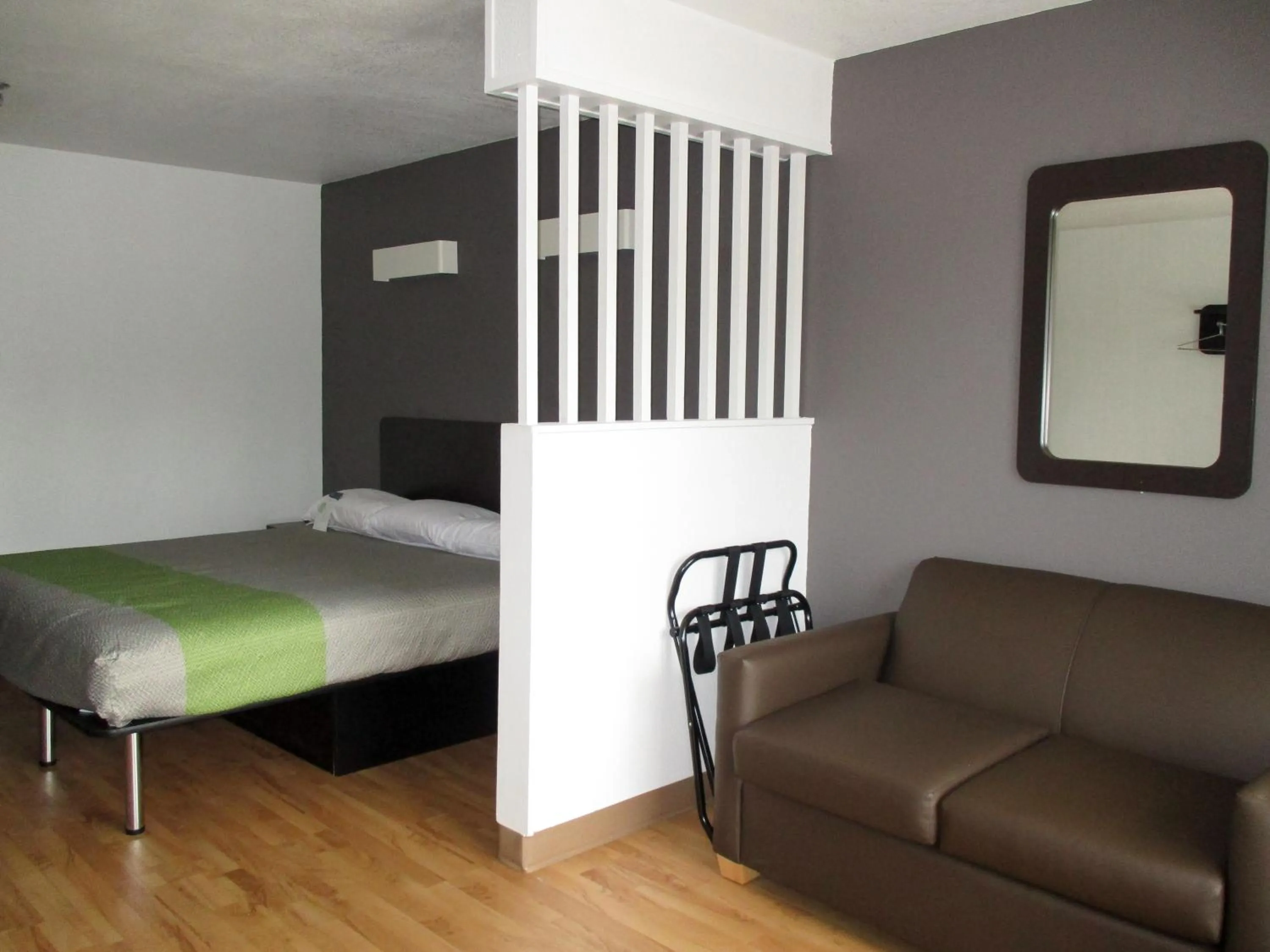 Bedroom, Bed in Studio 6-Alexandria, LA