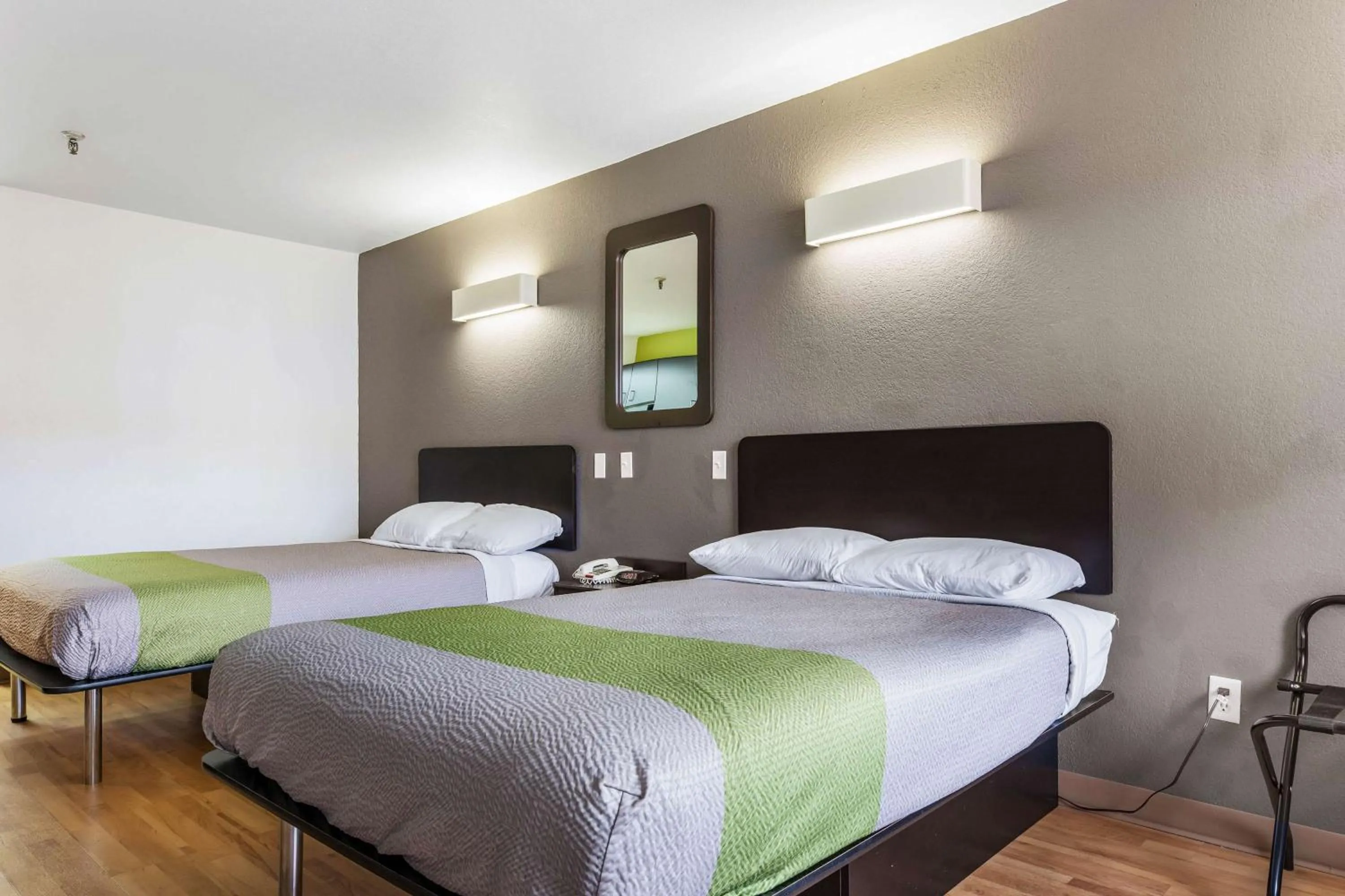 Photo of the whole room, Bed in Studio 6-Alexandria, LA