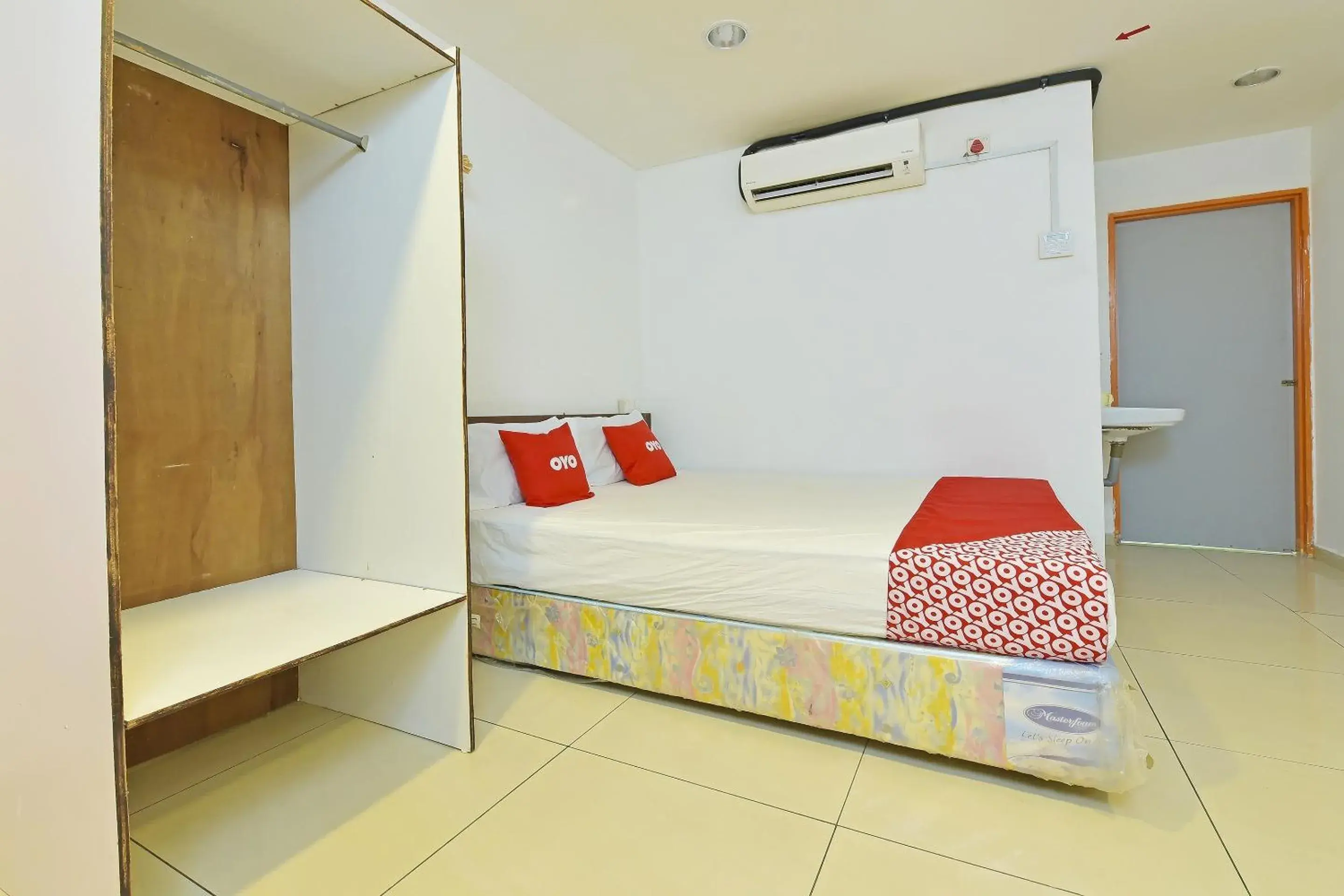 Standard Queen Room - single occupancy in Hotel O Sam Huat Hotel Standard Queen Room - single occupancy in Hotel O Sam Huat Hotel