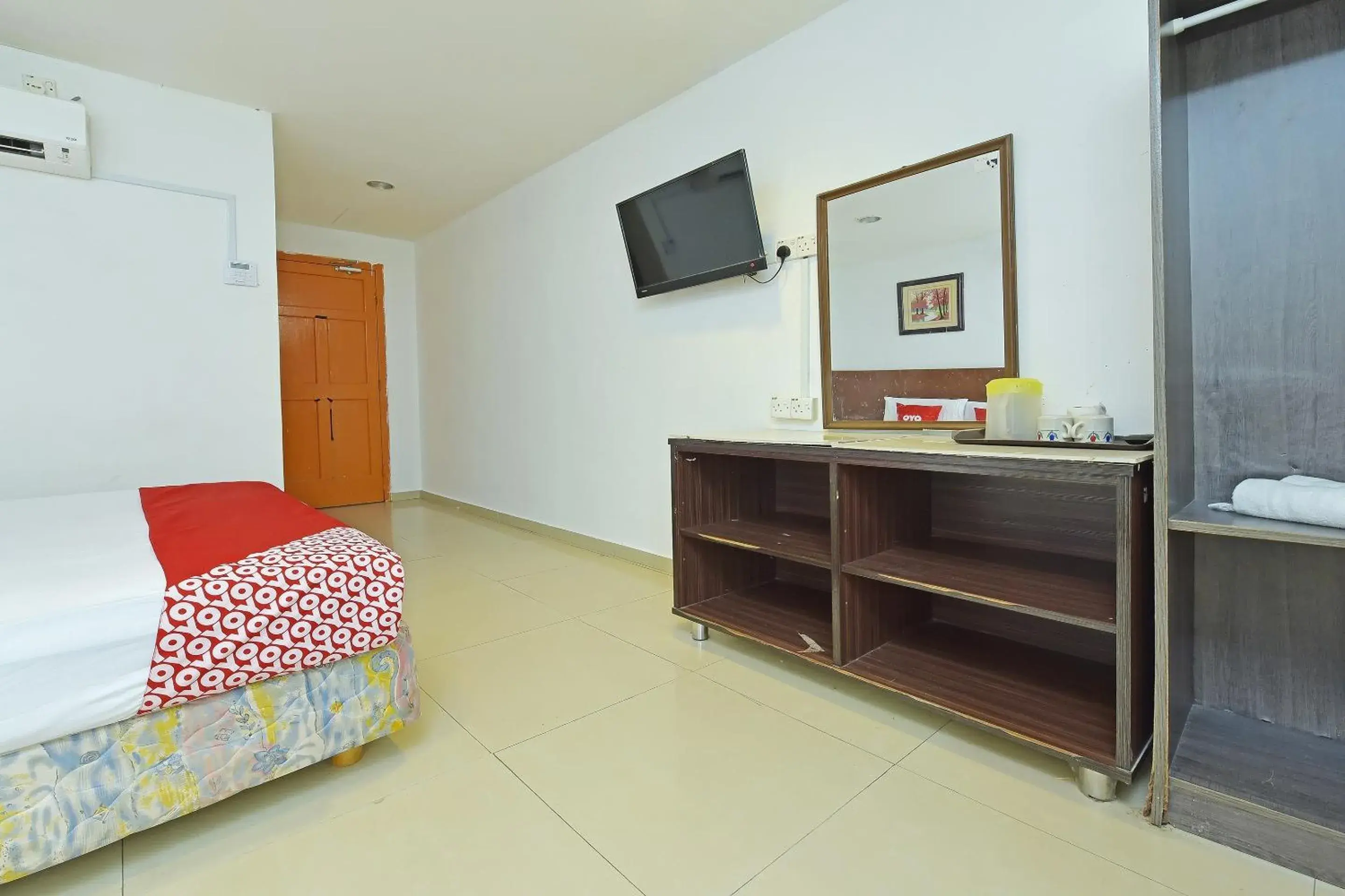 Deluxe Queen Room - single occupancy in Hotel O Sam Huat Hotel Deluxe Queen Room - single occupancy in Hotel O Sam Huat Hotel