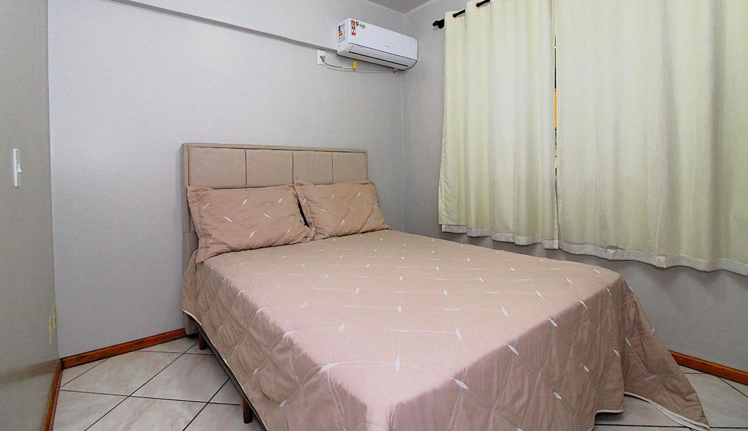 Bed in 1029 - Apartamento no centro de Bombinhas - Residencial estrela do mar 2 104 A