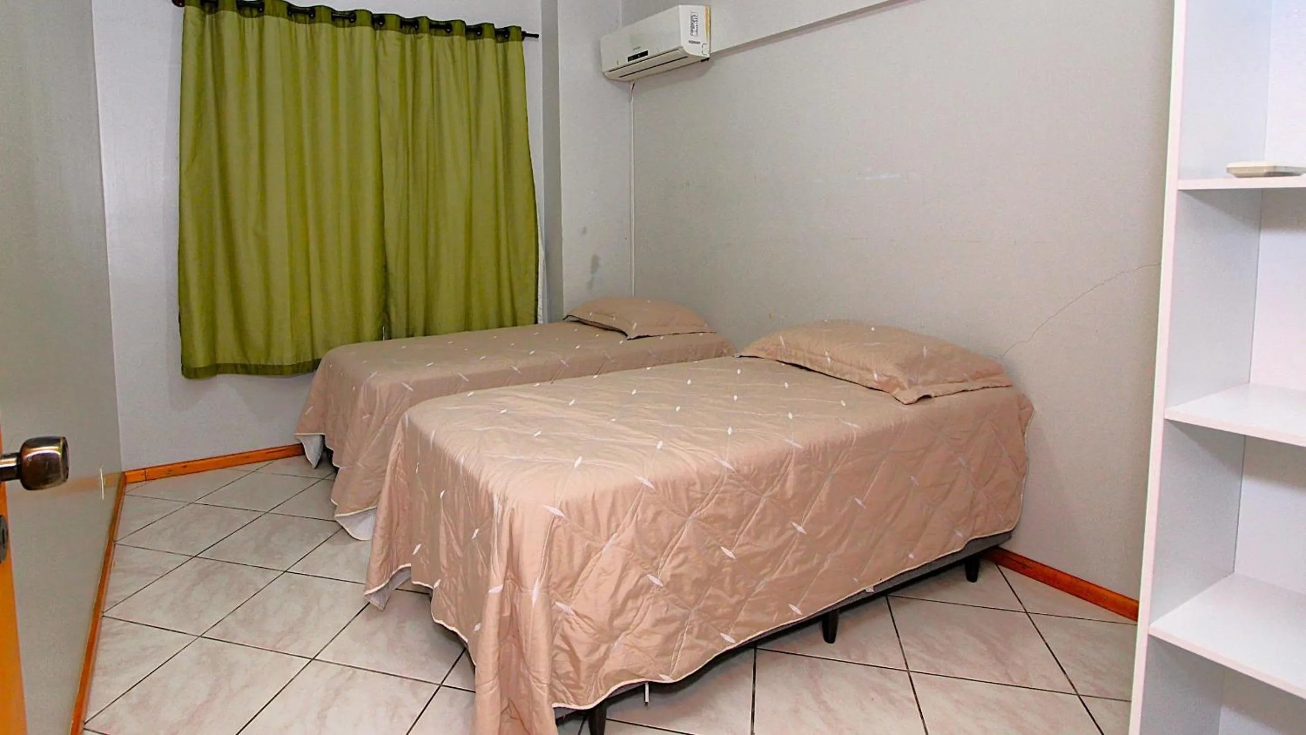 Bed in 1029 - Apartamento no centro de Bombinhas - Residencial estrela do mar 2 104 A