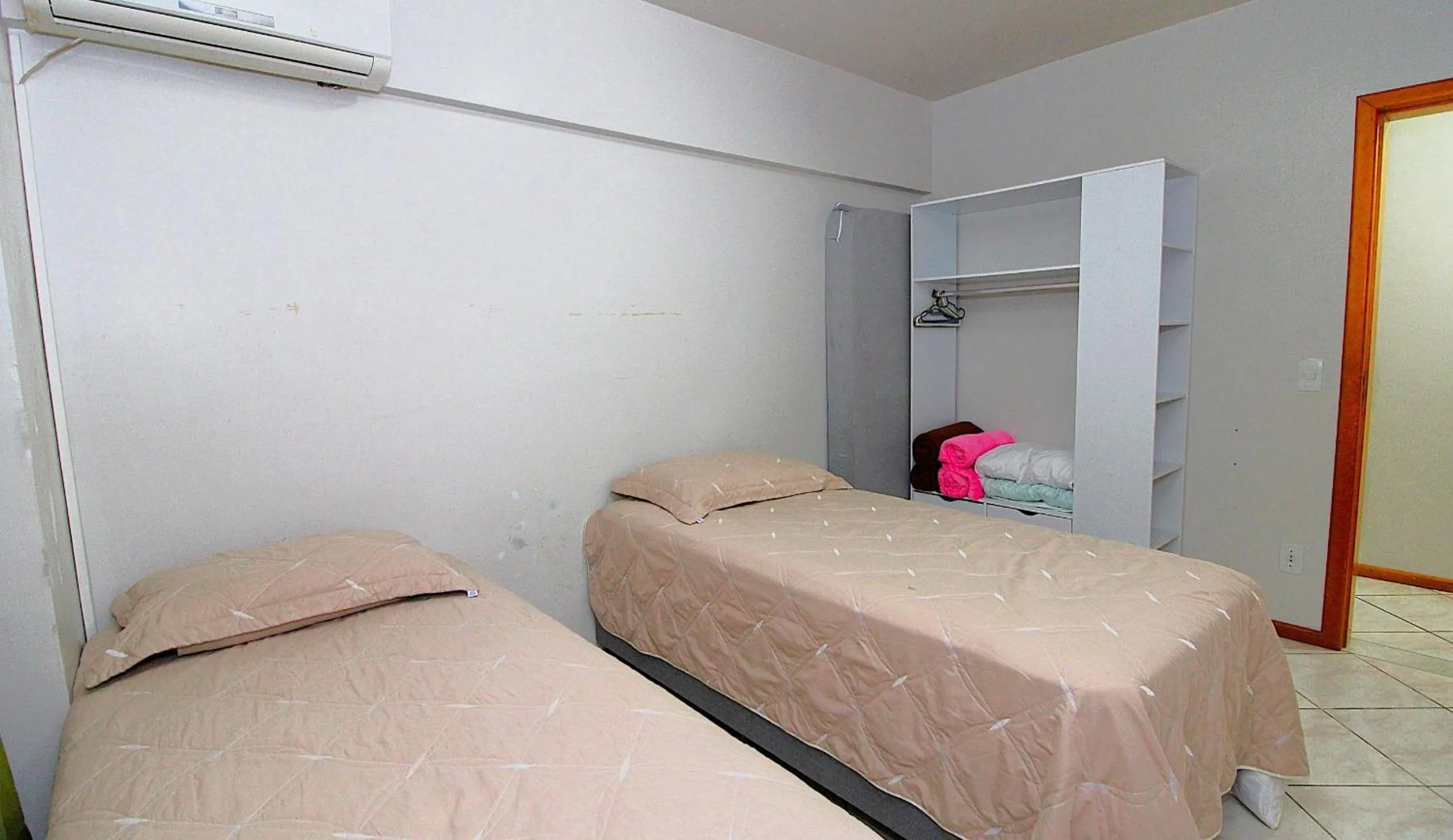 Bed in 1029 - Apartamento no centro de Bombinhas - Residencial estrela do mar 2 104 A