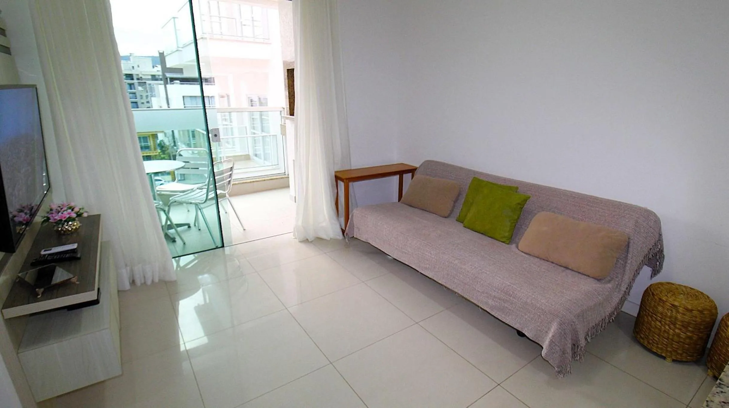 1041 - Apartamento na Praia de Bombinhas para locação - Residencial Egídio Pinheiro 304 B