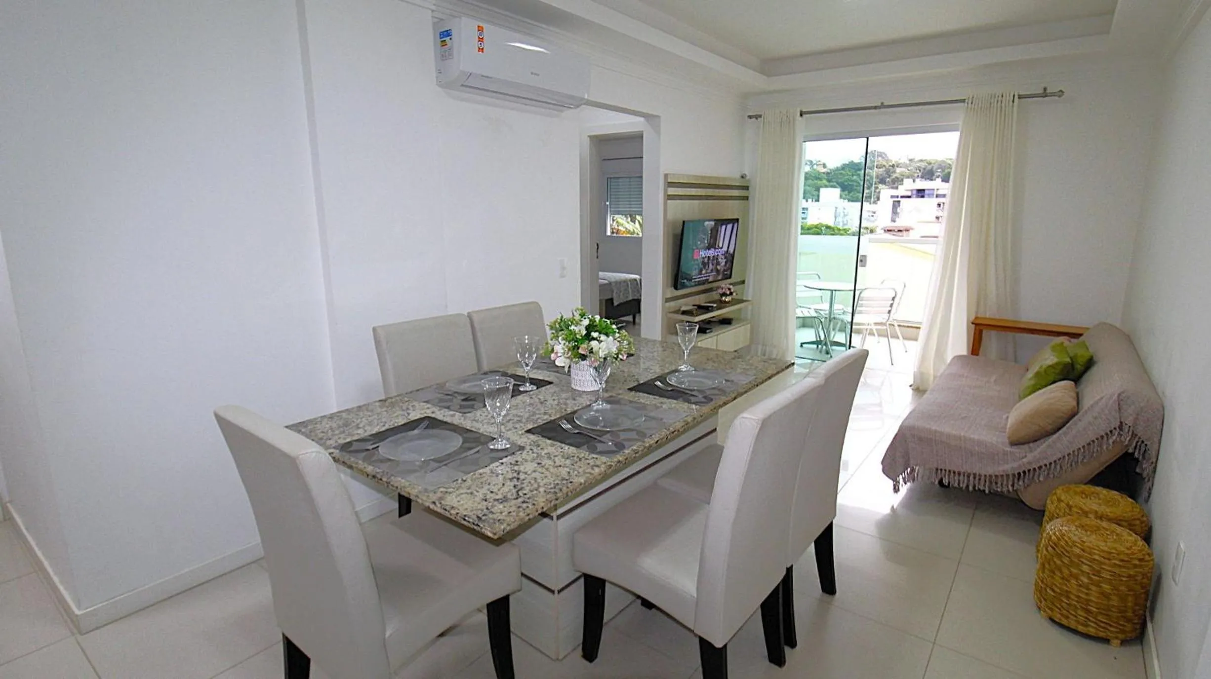 1041 - Apartamento na Praia de Bombinhas para locação - Residencial Egídio Pinheiro 304 B
