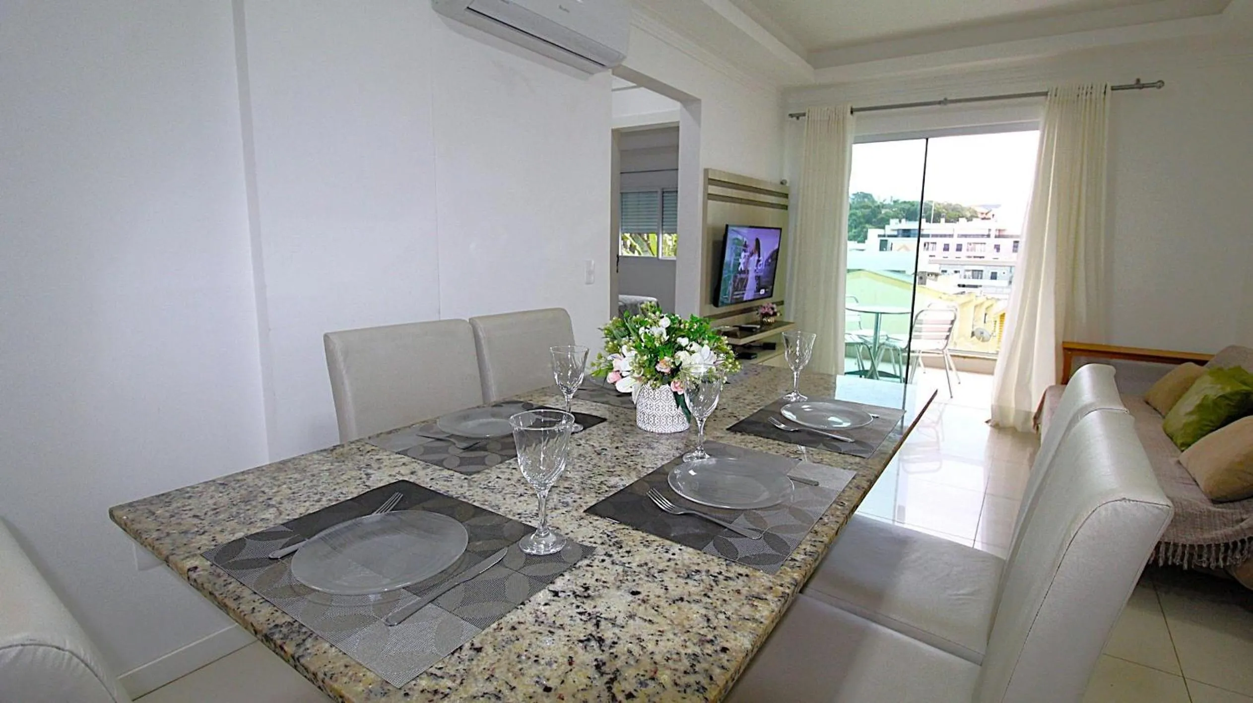 1041 - Apartamento na Praia de Bombinhas para locação - Residencial Egídio Pinheiro 304 B