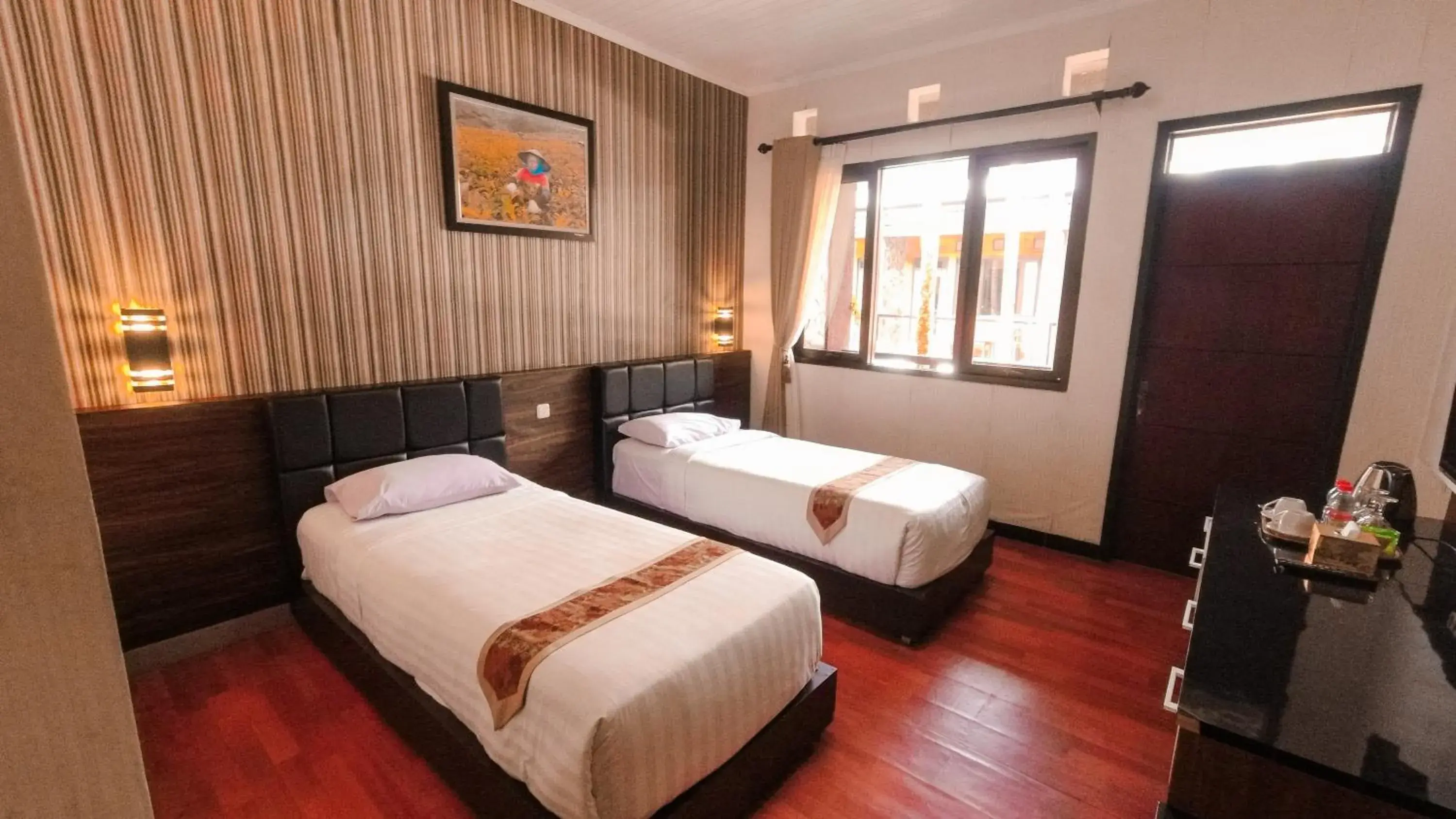Deluxe Twin Room in Kebun Teh Wonosari Rollaas Hotel & Resort Deluxe Twin Room in Kebun Teh Wonosari Rollaas Hotel & Resort