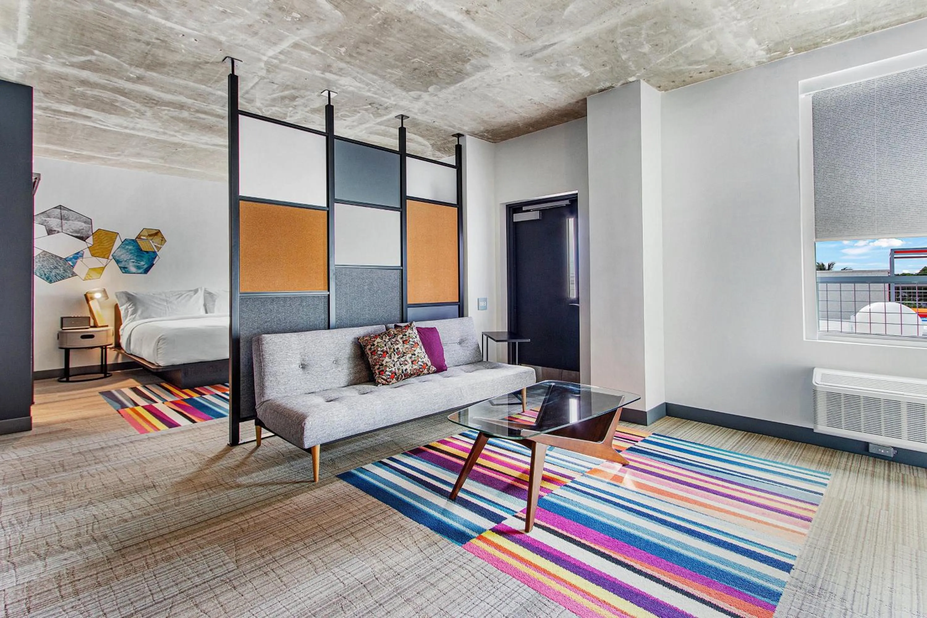 Photo of the whole room, Bed in Aloft Delray Beach