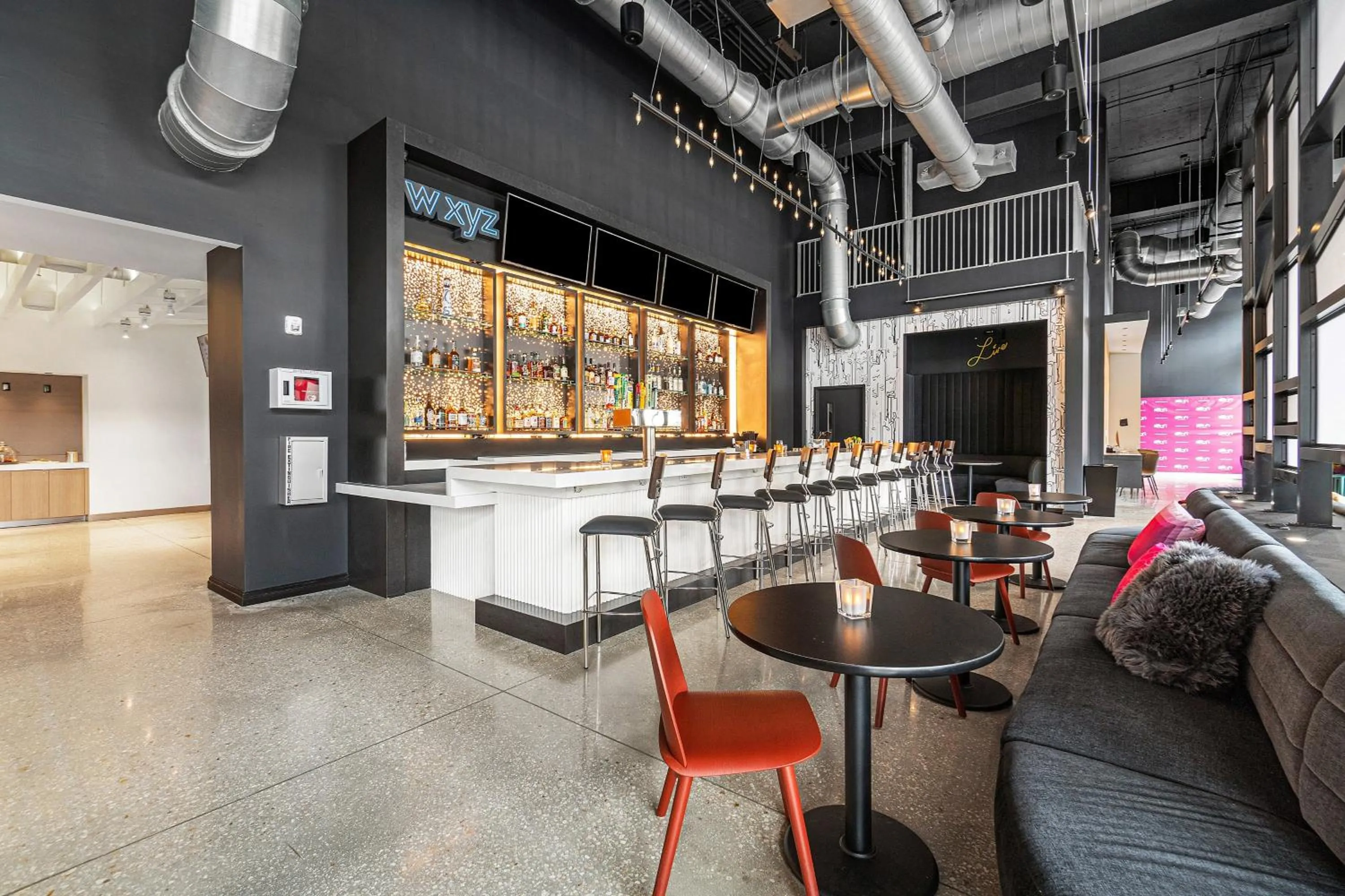 Lounge or bar in Aloft Delray Beach