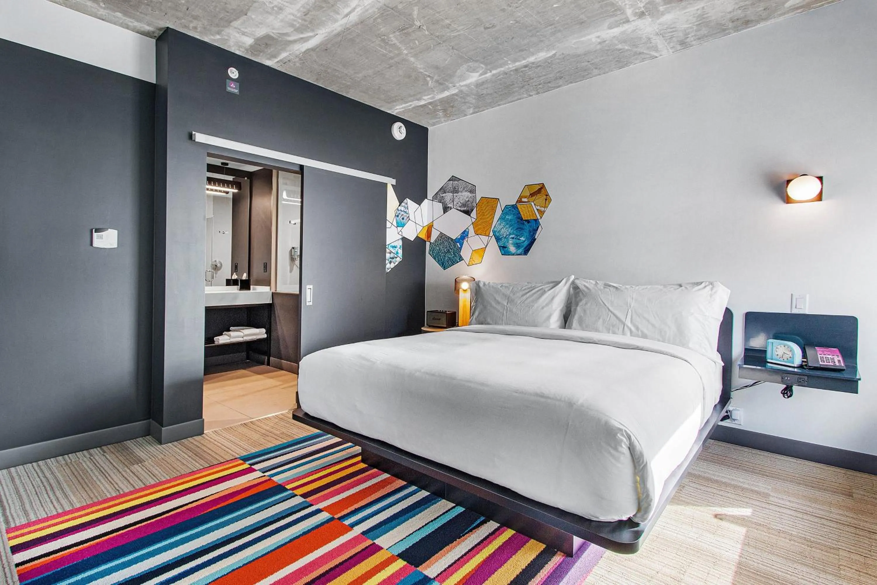 Photo of the whole room, Bed in Aloft Delray Beach