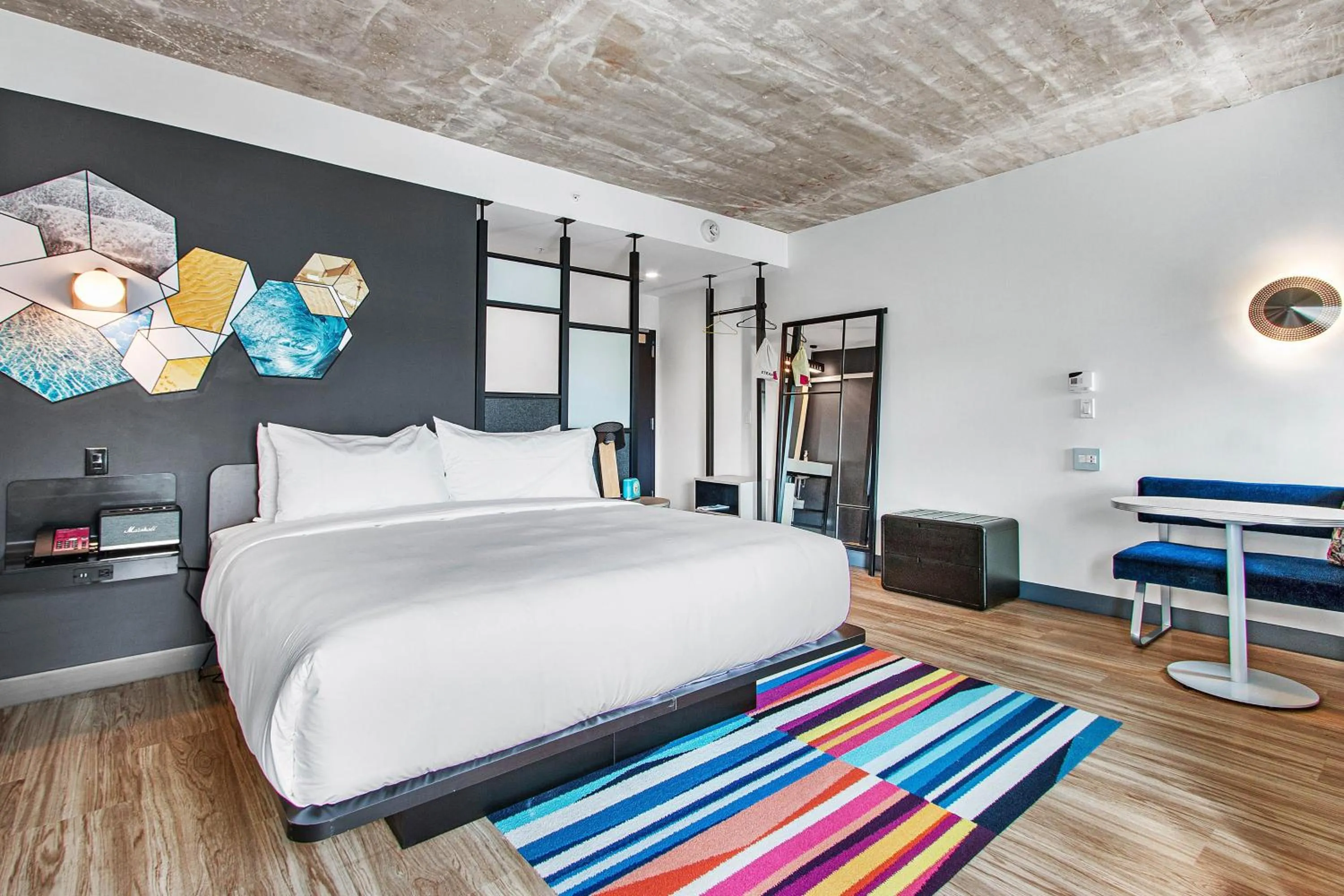 Photo of the whole room, Bed in Aloft Delray Beach