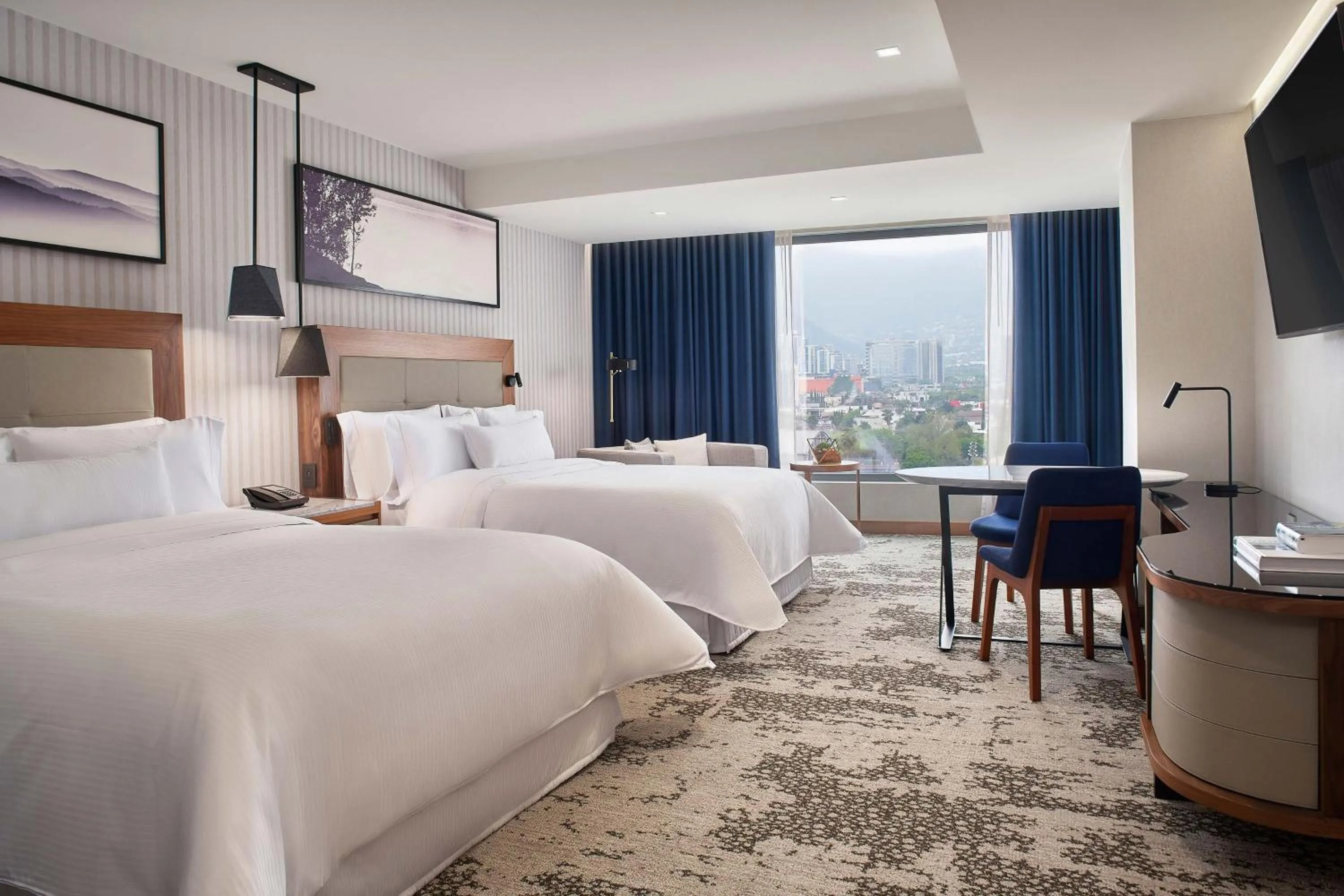 Photo of the whole room, Bed in The Westin Monterrey Valle