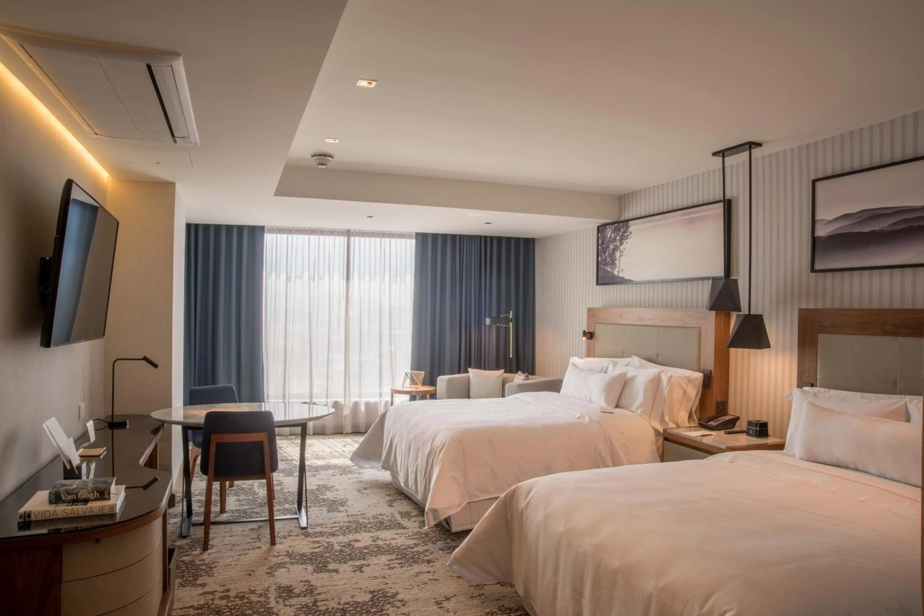 Photo of the whole room, Bed in The Westin Monterrey Valle