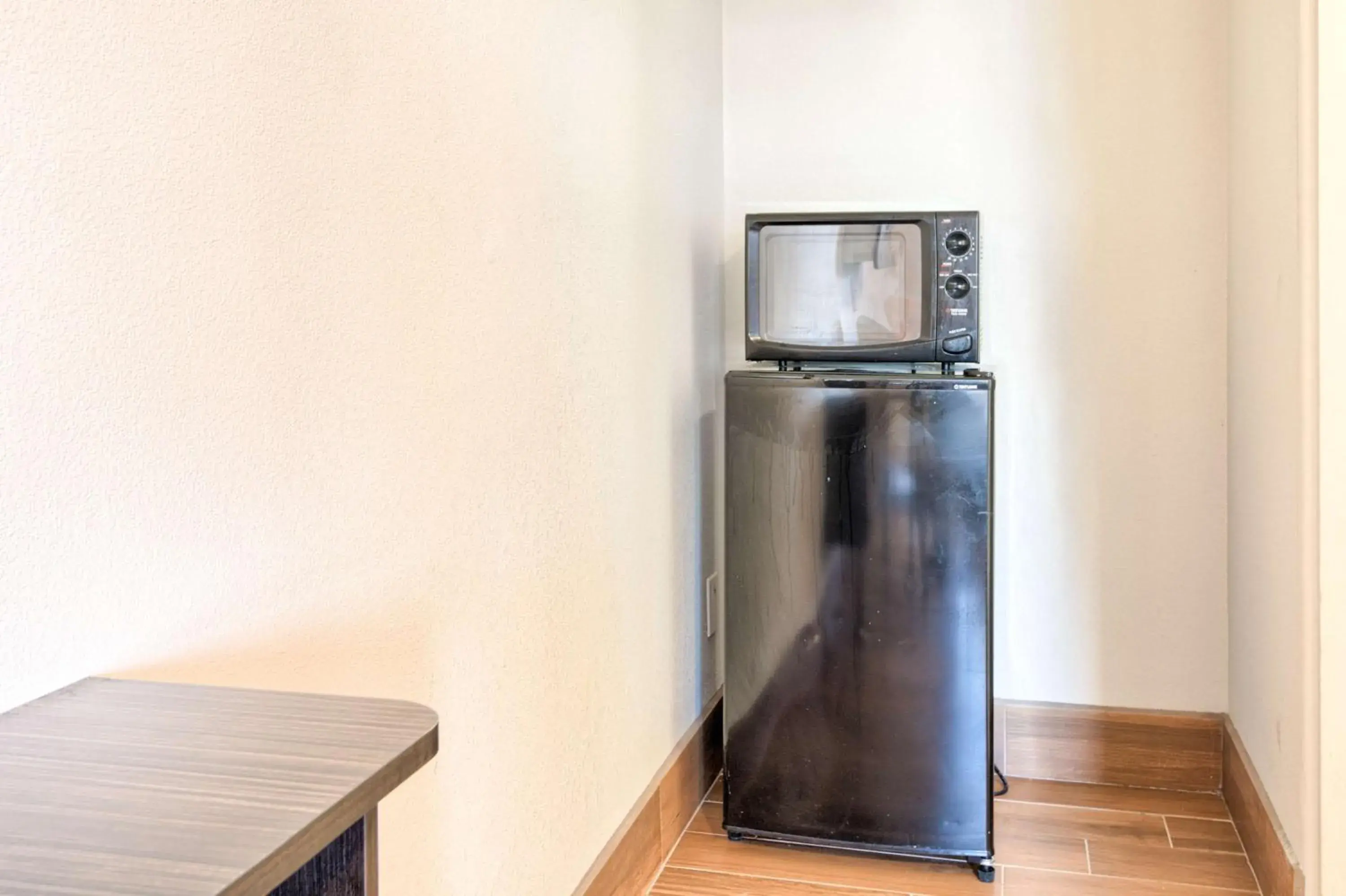 King Room - single occupancy - Non-Smoking in Motel 6-Harrisonburg, VA - South King Room - single occupancy - Non-Smoking in Motel 6-Harrisonburg, VA - South